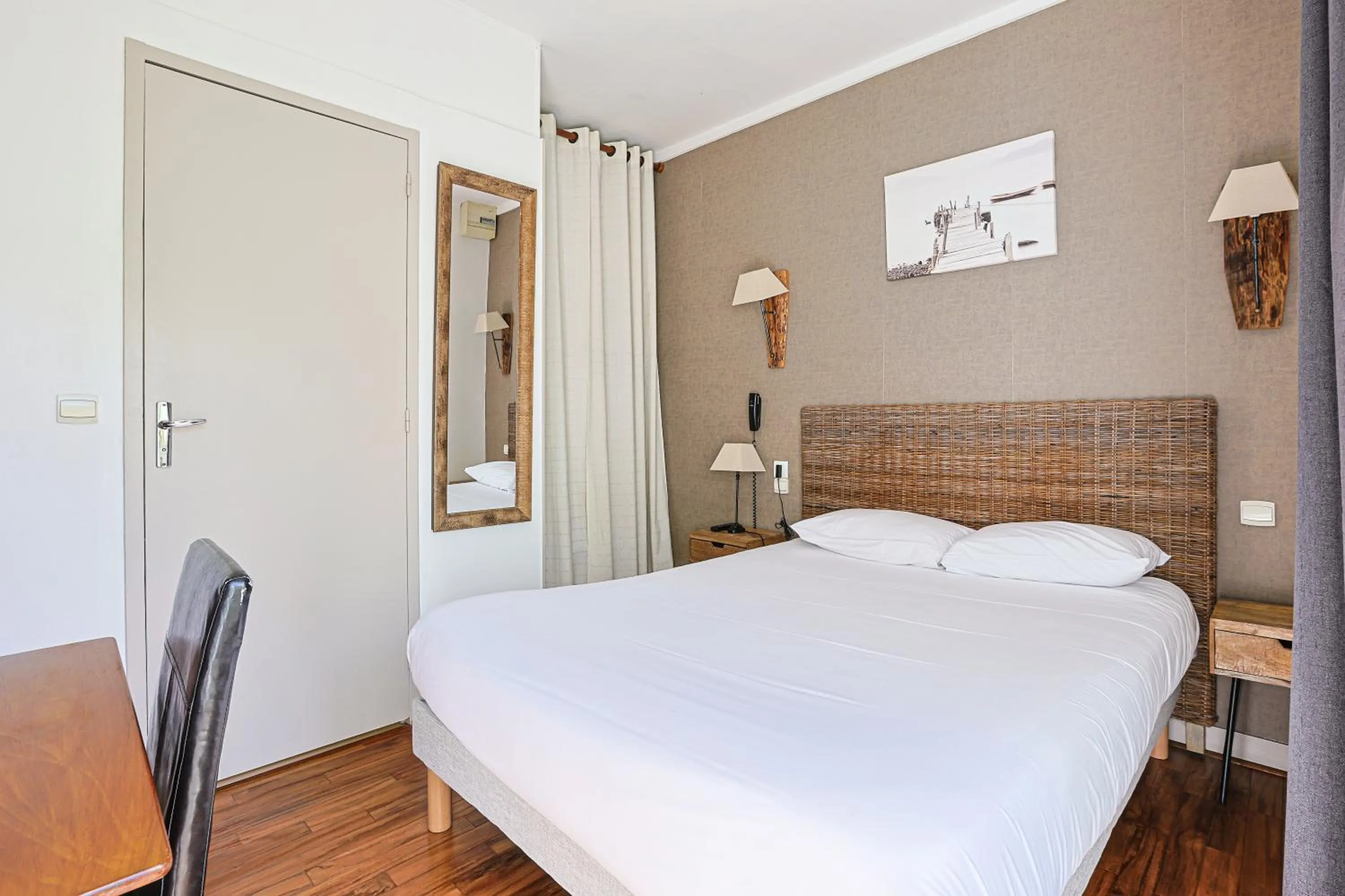 Photo of the whole room, Bed in Hôtel François d'O