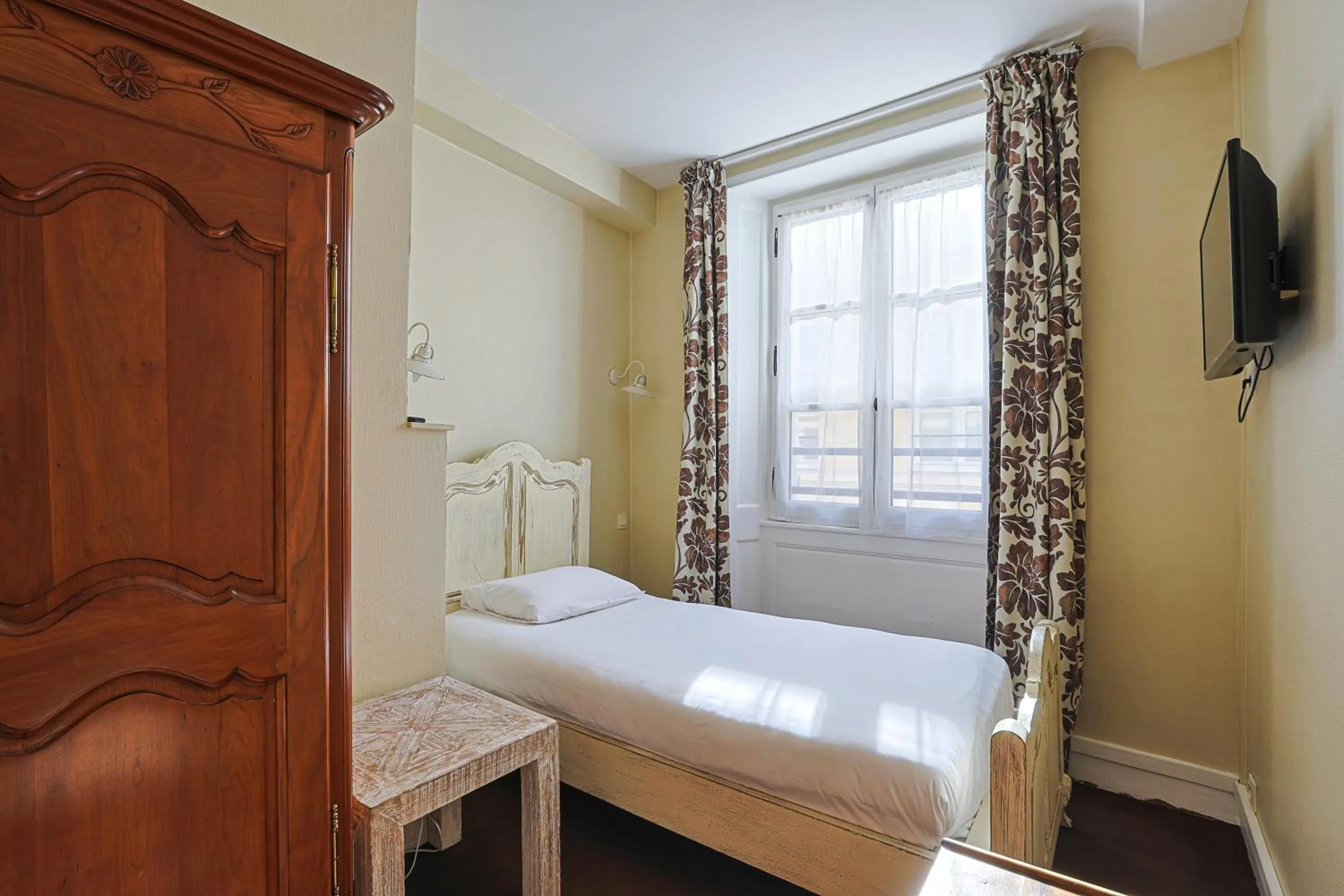 Property building, Bed in Hôtel François d'O