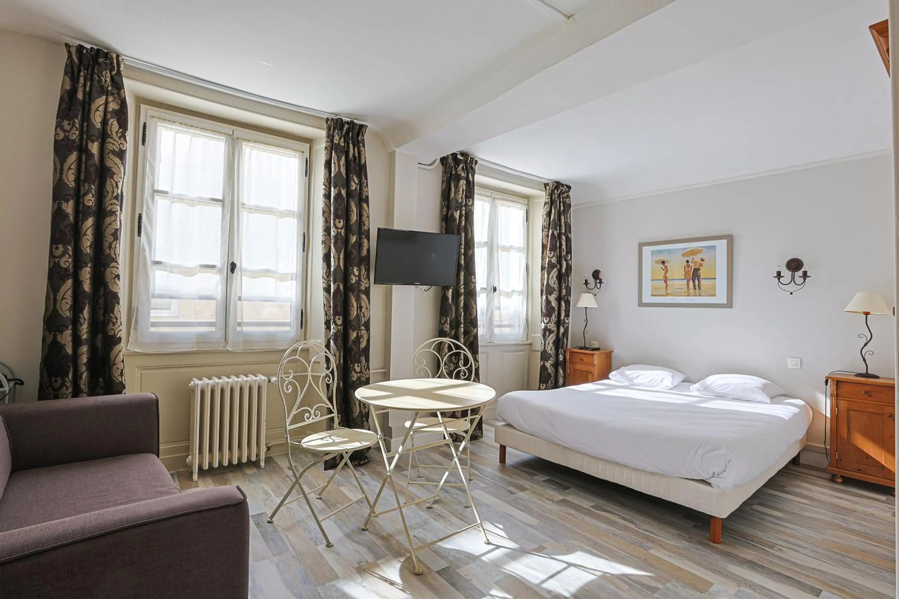 Photo of the whole room, Bed in Hôtel François d'O