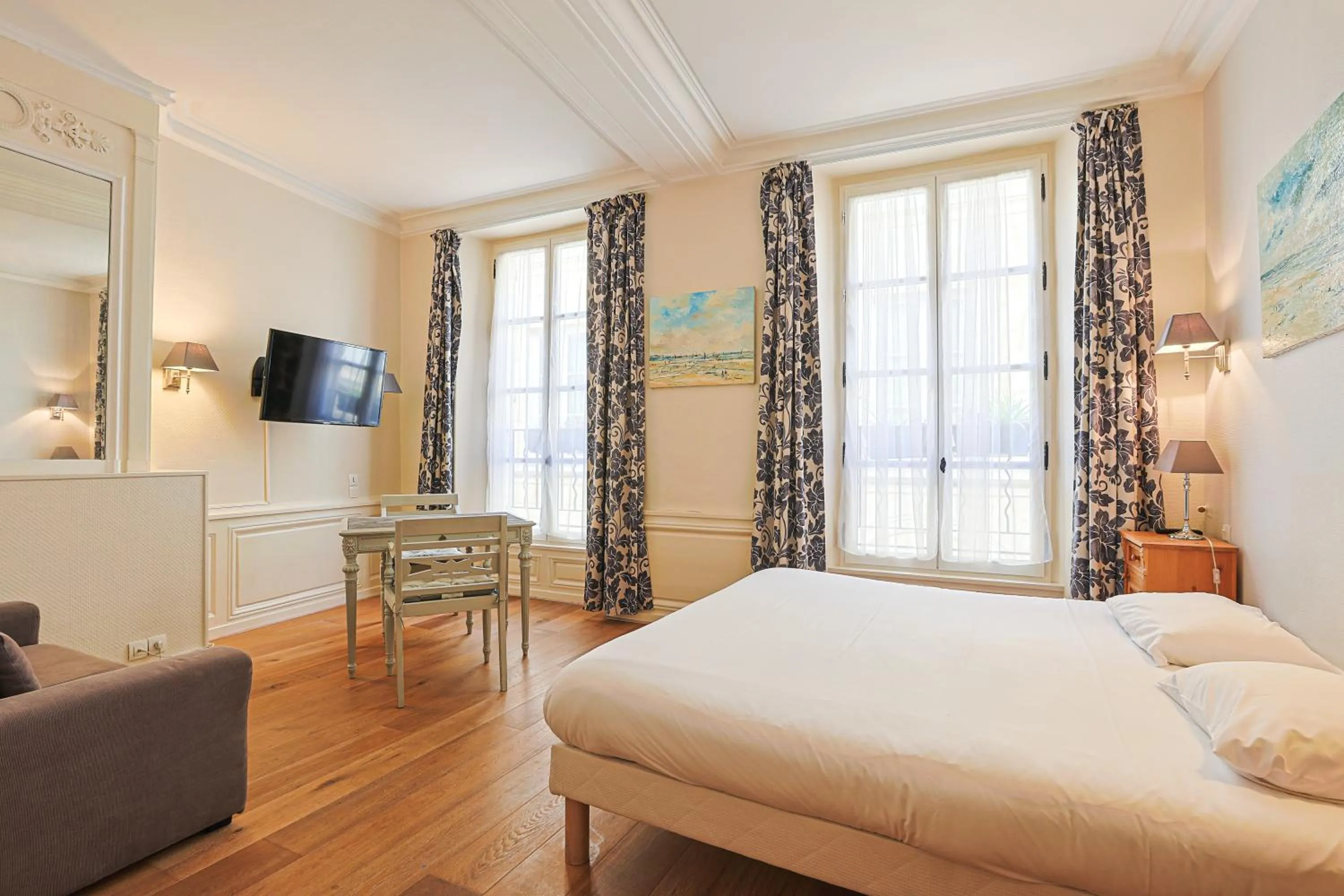 Photo of the whole room, Bed in Hôtel François d'O