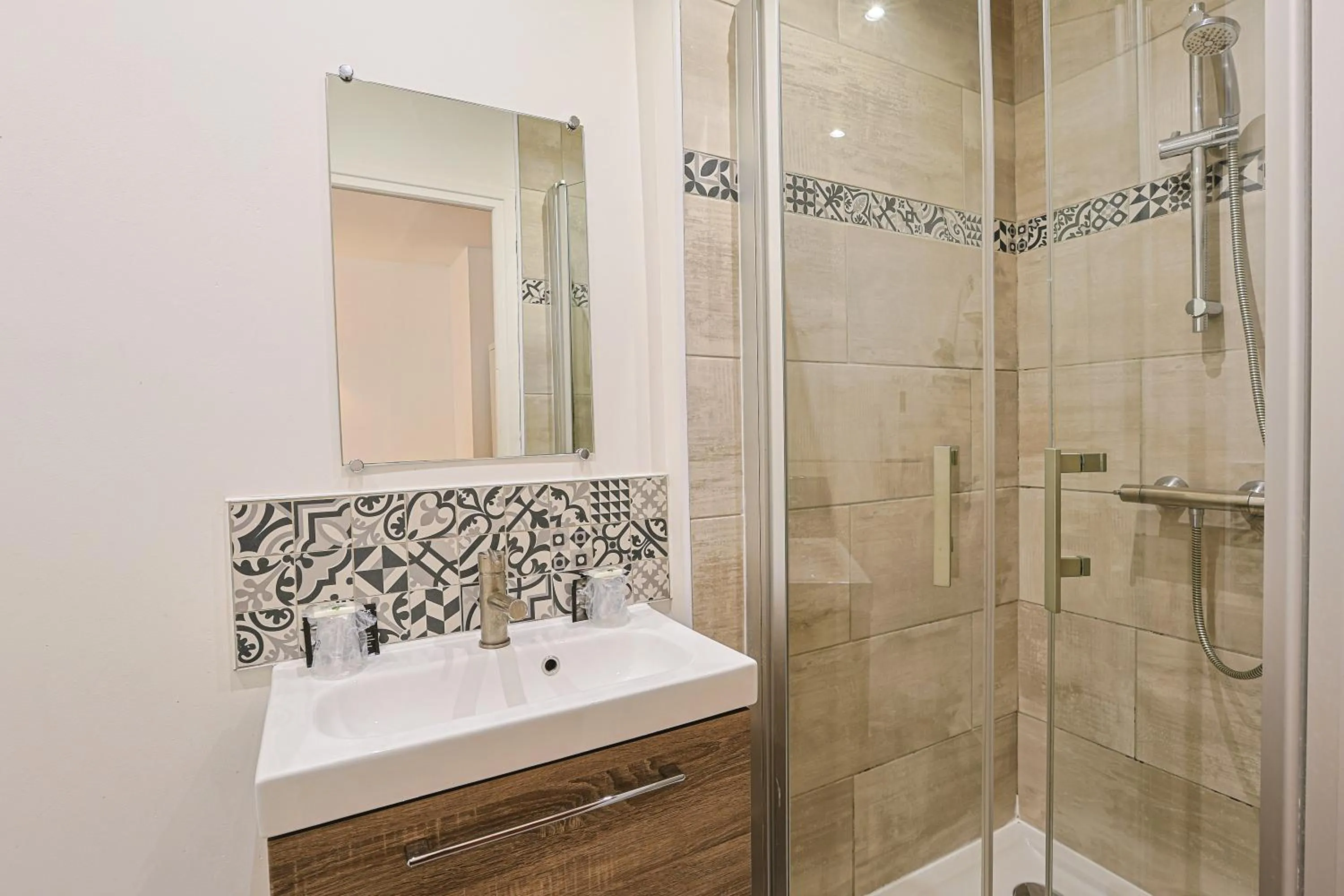 Shower in Hôtel François d'O