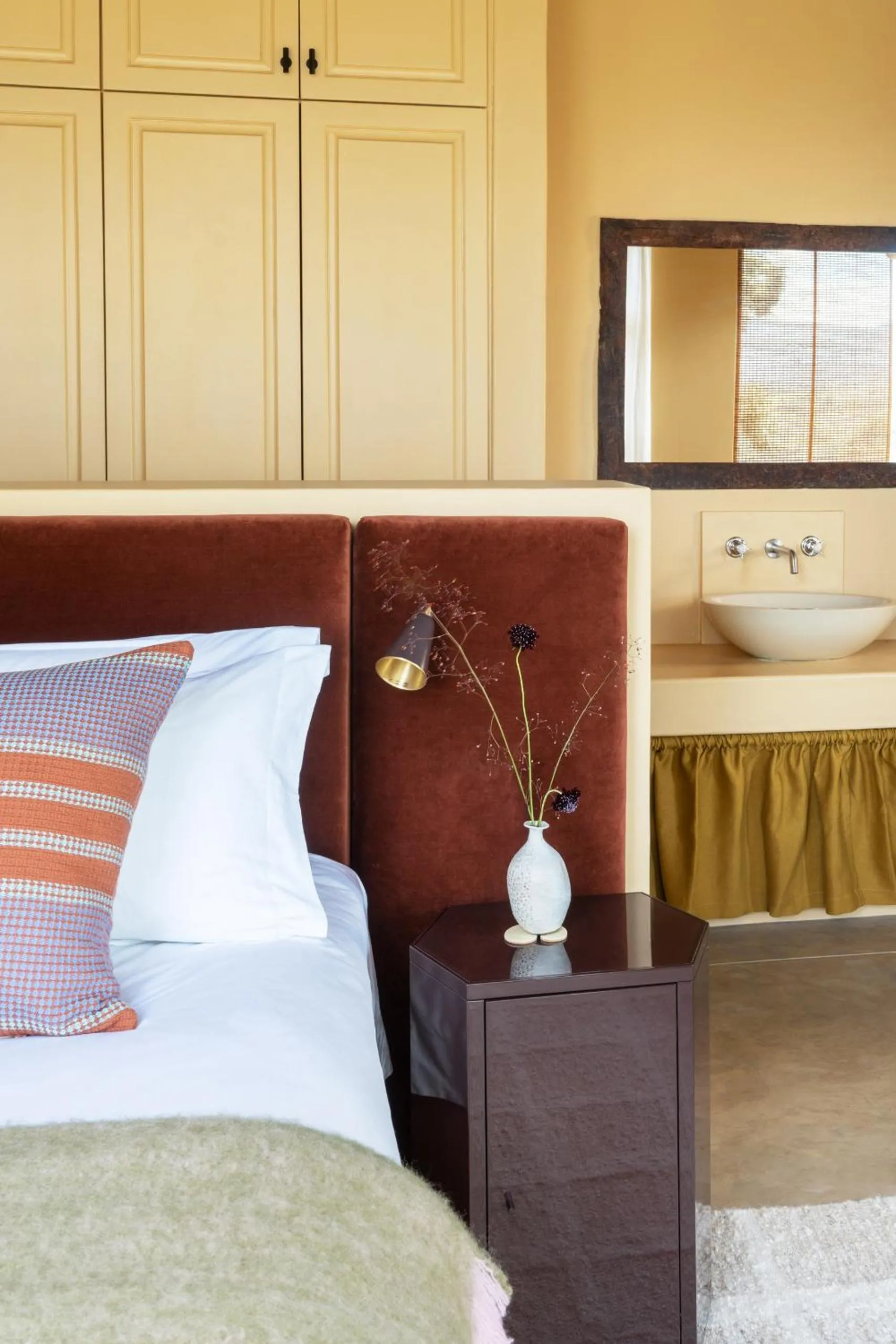 Bed in Tamodi Estate