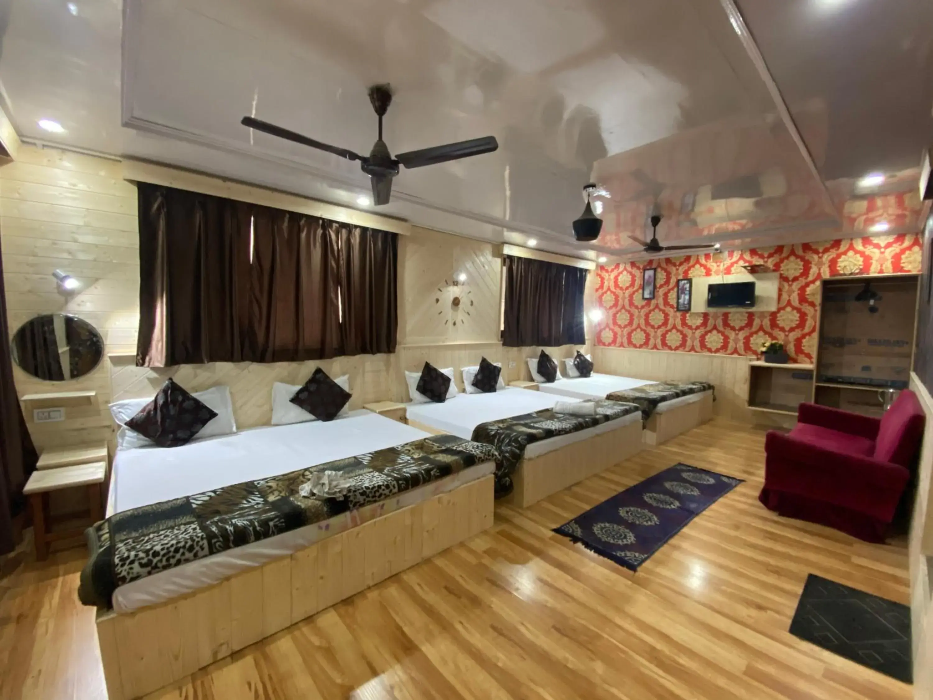 Triple Room with Bathroom in Hotel Young Mamta Triple Room with Bathroom in Hotel Young Mamta