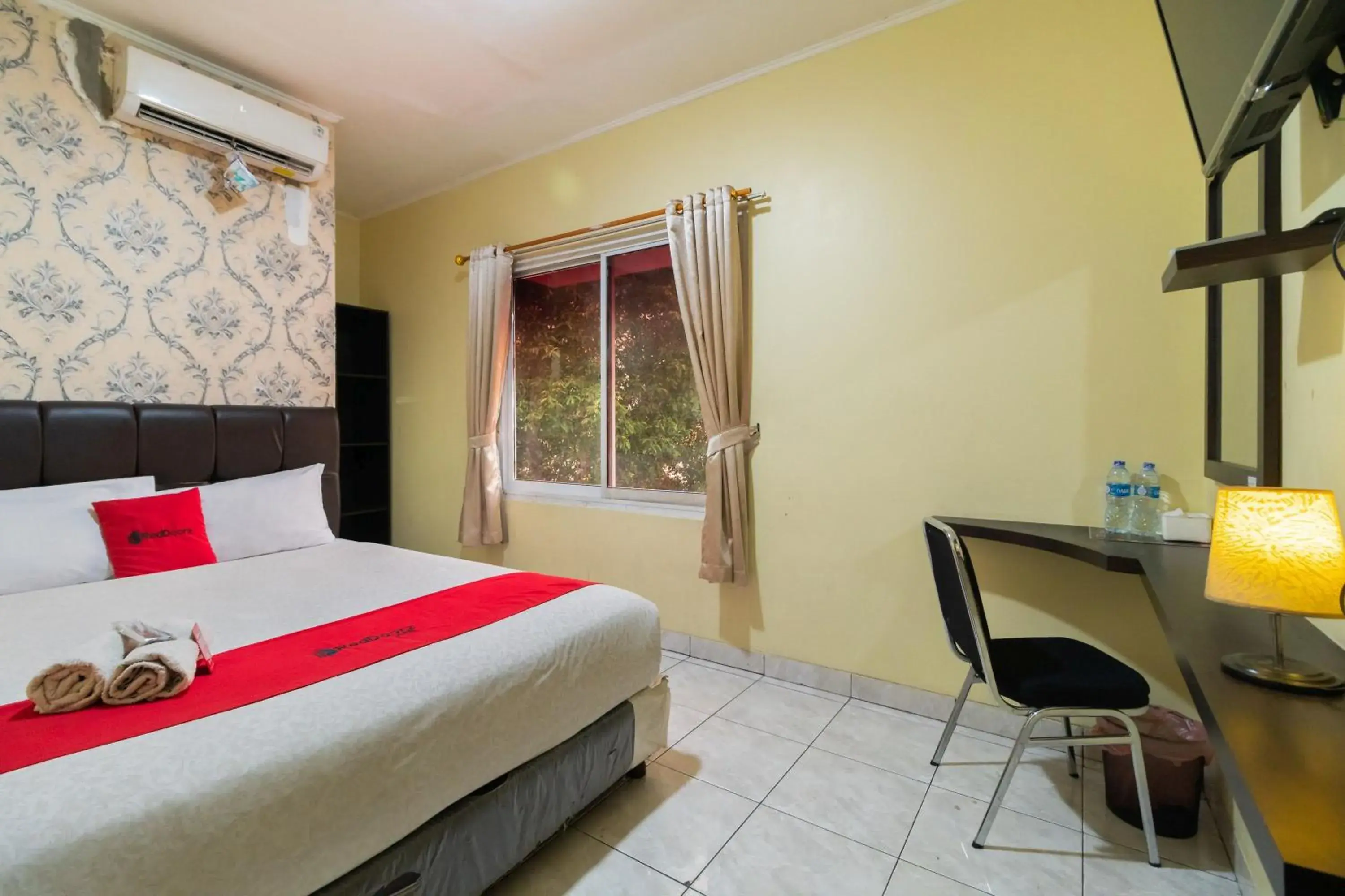 Bedroom, Bed in RedDoorz near Tomang 2 Bedroom, Bed in RedDoorz near Tomang 2