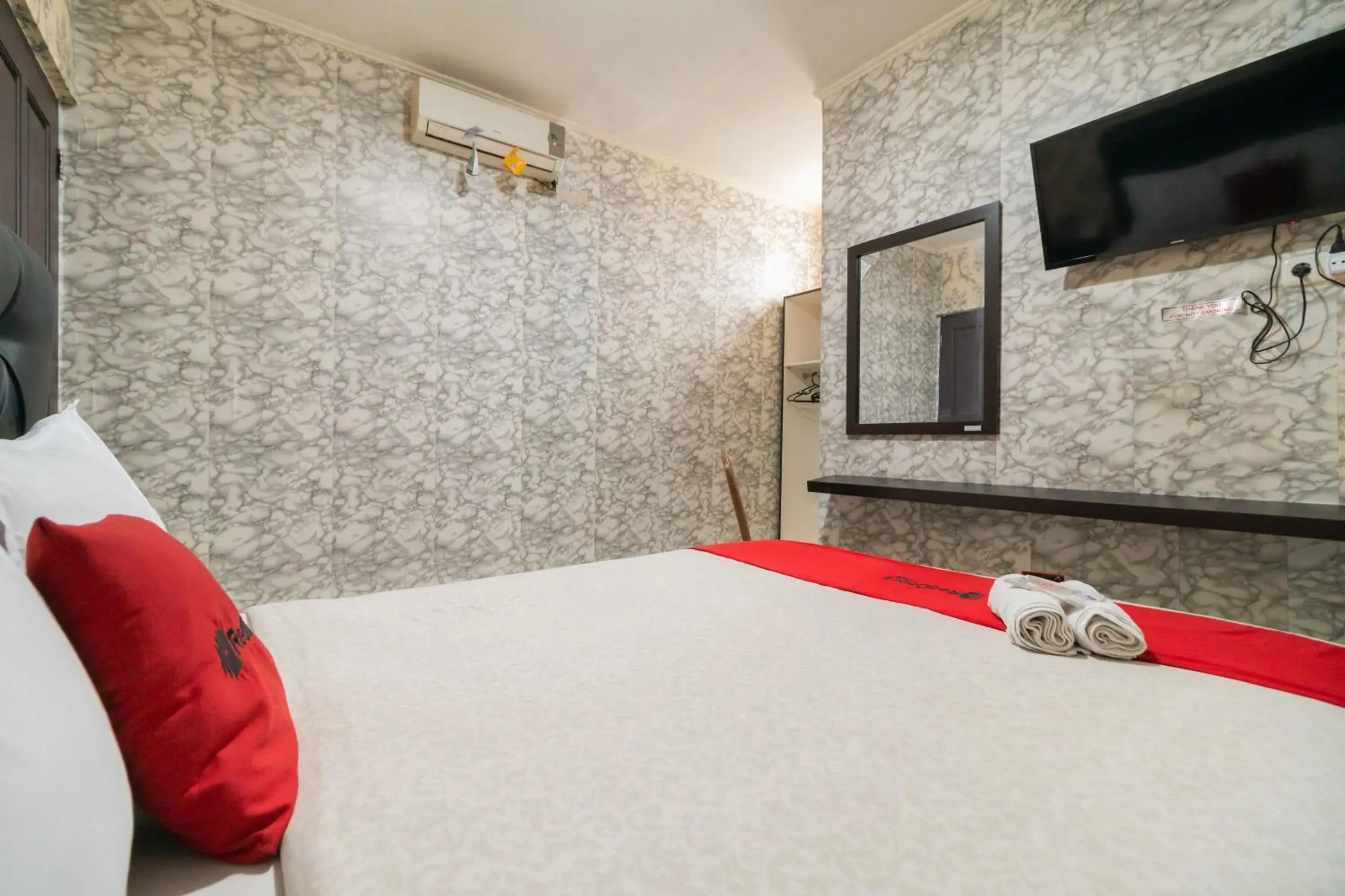 Bedroom, Bed in RedDoorz near Tomang 2 Bedroom, Bed in RedDoorz near Tomang 2