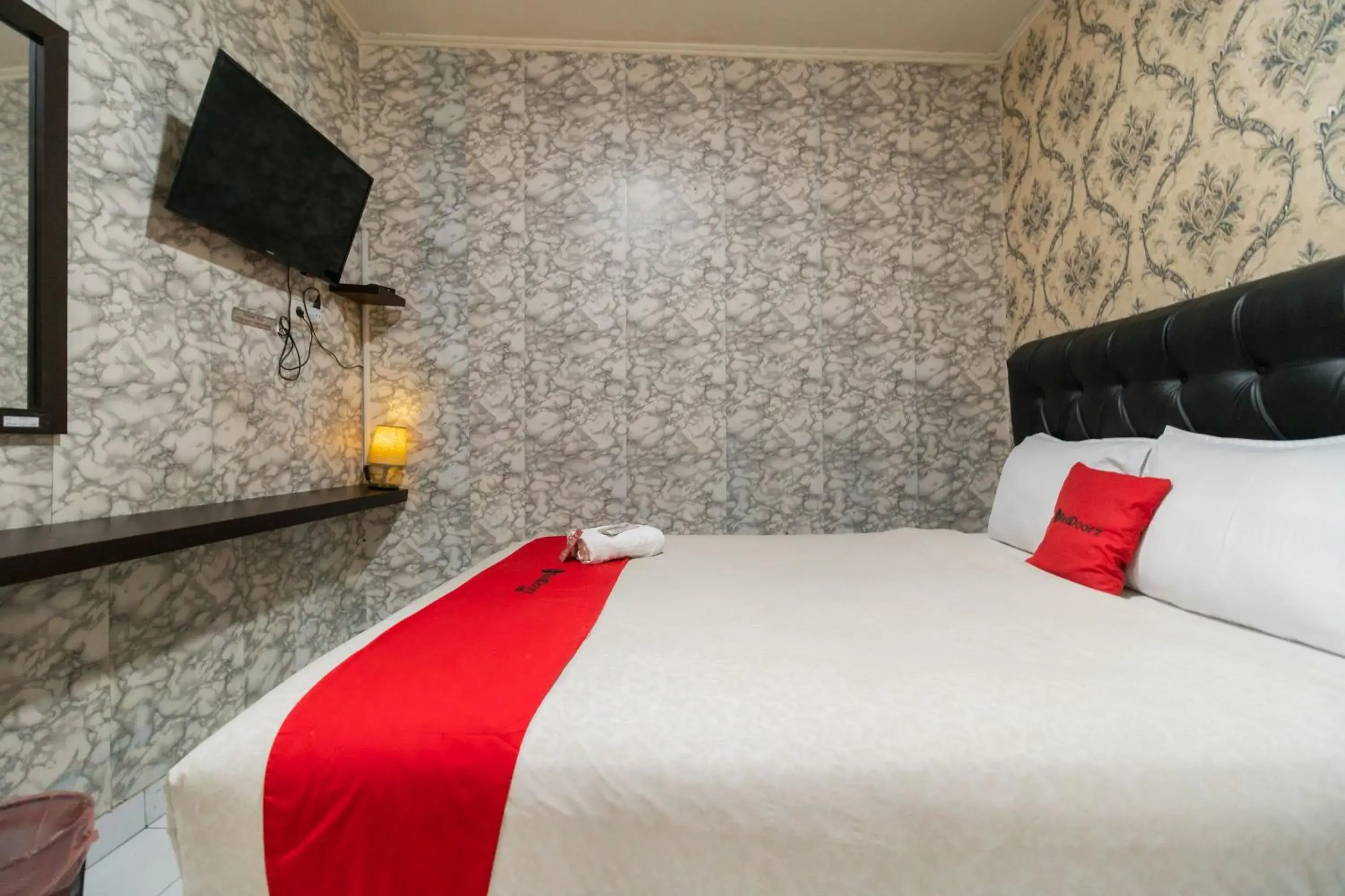 Bedroom, Bed in RedDoorz near Tomang 2 Bedroom, Bed in RedDoorz near Tomang 2