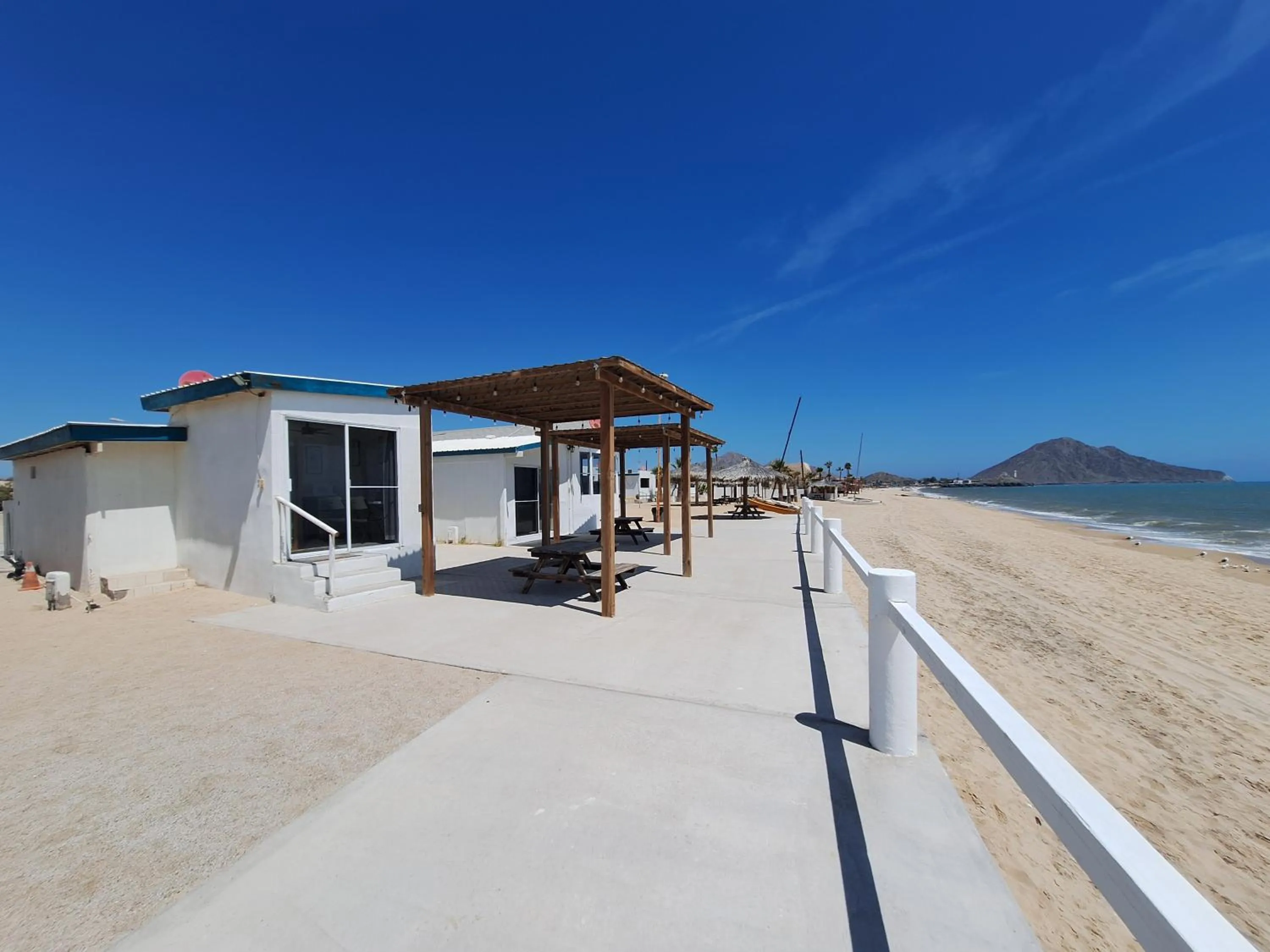 #7 Beach Front Private Room