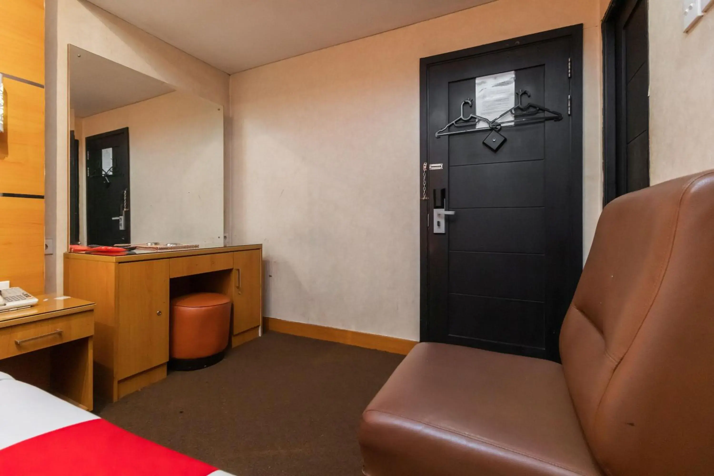 Photo of the whole room in RedDoorz at Jalan Gunung Sahari Photo of the whole room in RedDoorz at Jalan Gunung Sahari