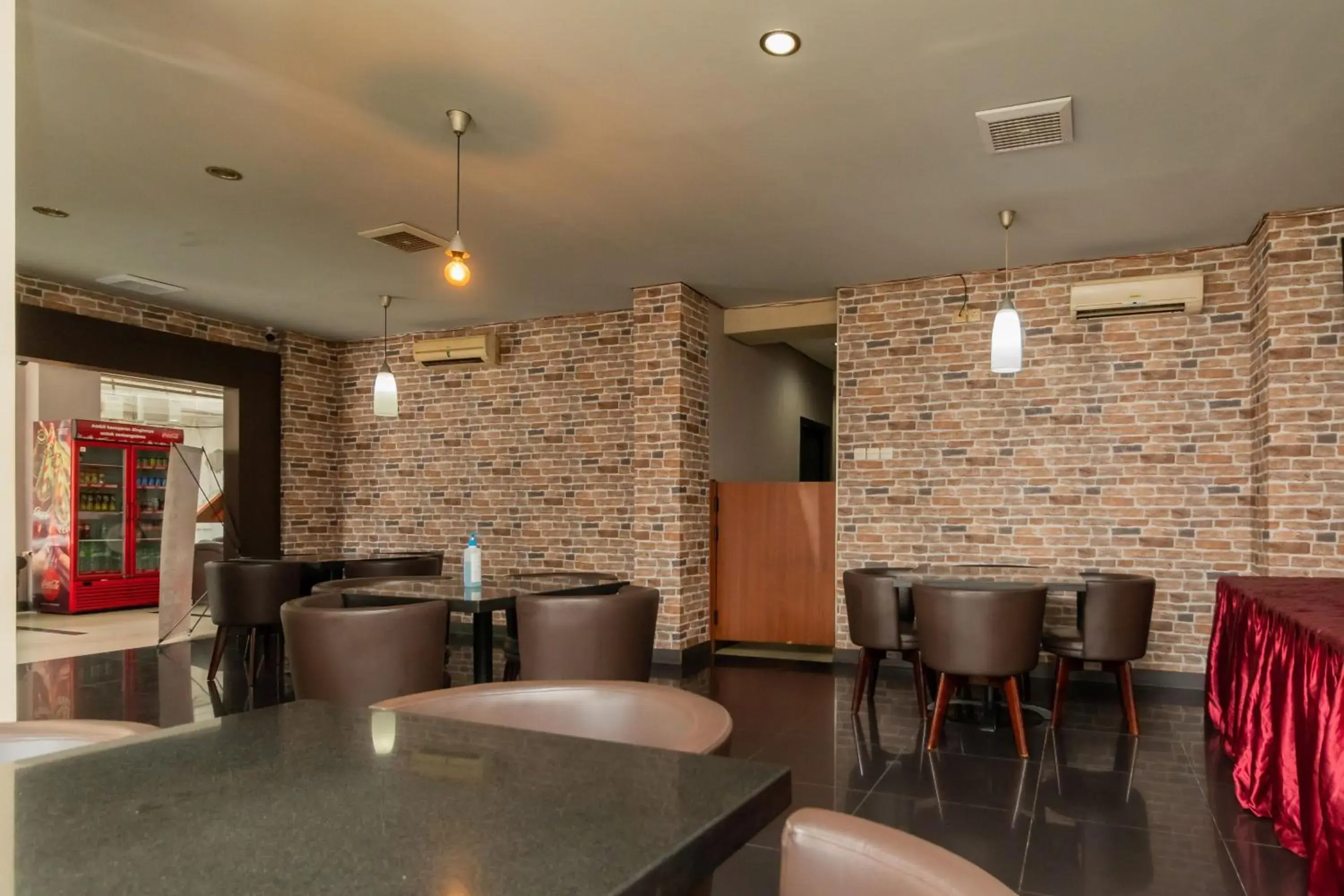 Restaurant/places to eat in RedDoorz at Jalan Gunung Sahari Restaurant/places to eat in RedDoorz at Jalan Gunung Sahari