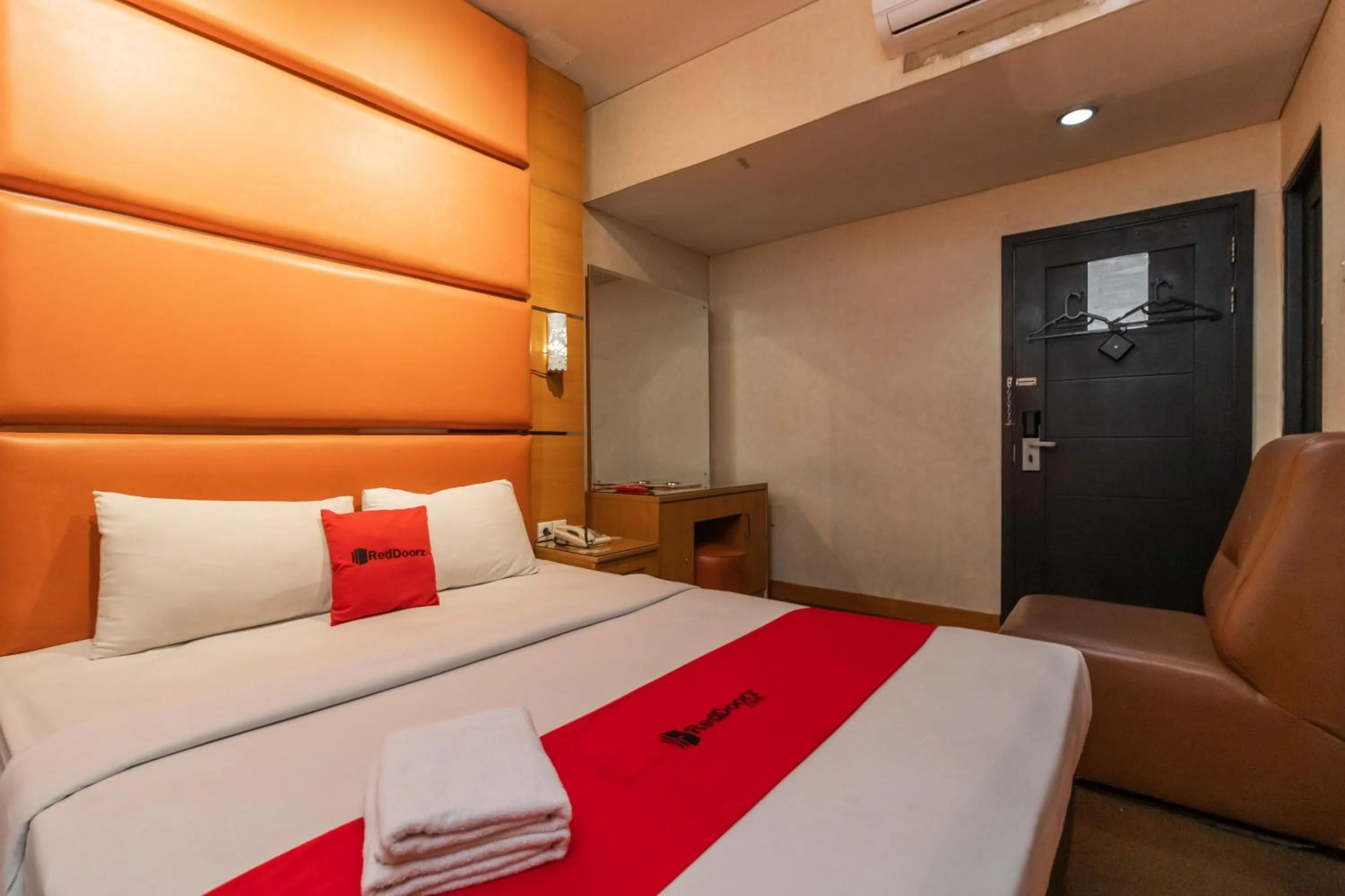 Bedroom, Bed in RedDoorz at Jalan Gunung Sahari