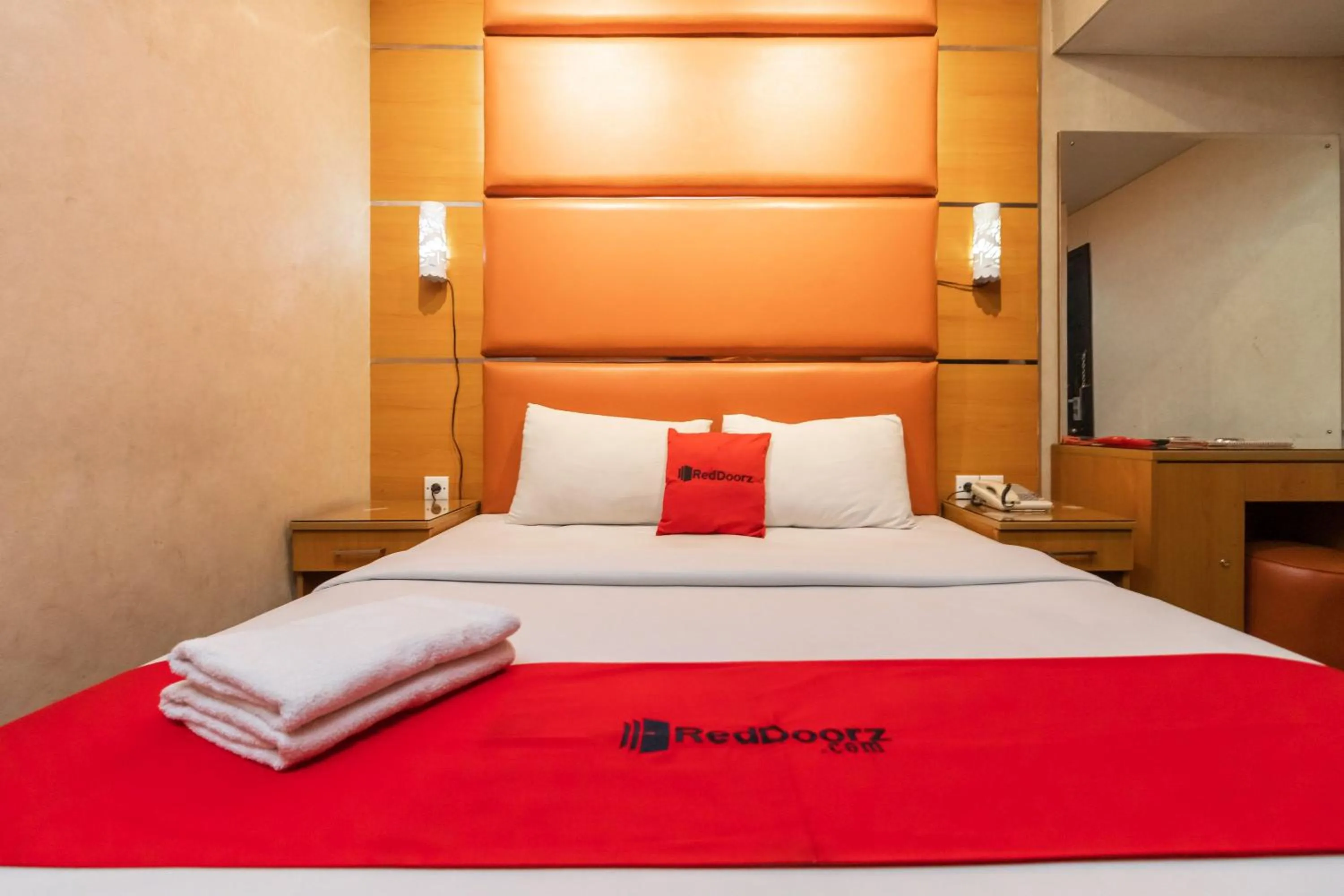 Bedroom, Bed in RedDoorz at Jalan Gunung Sahari