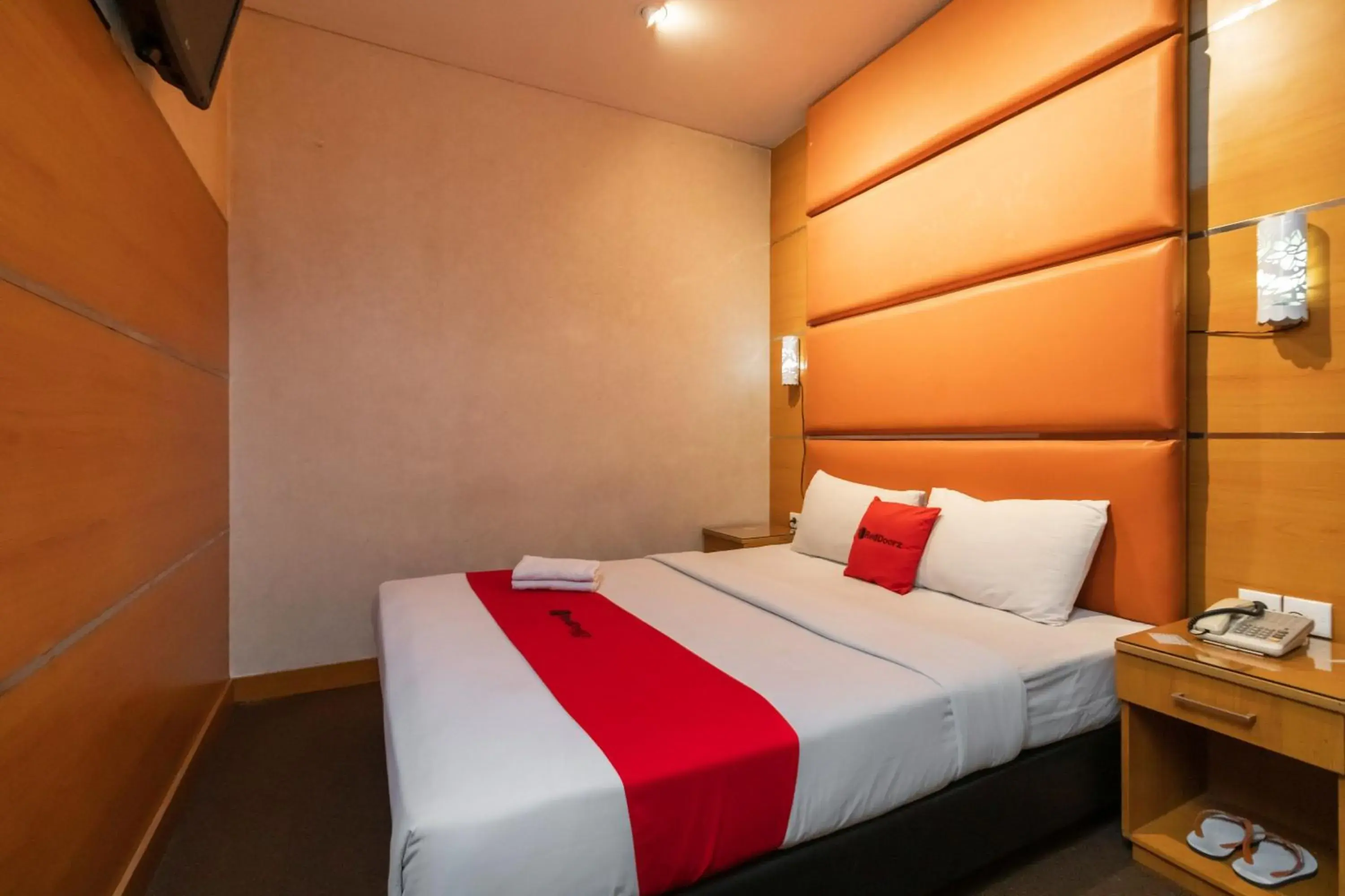 Bedroom, Bed in RedDoorz at Jalan Gunung Sahari Bedroom, Bed in RedDoorz at Jalan Gunung Sahari