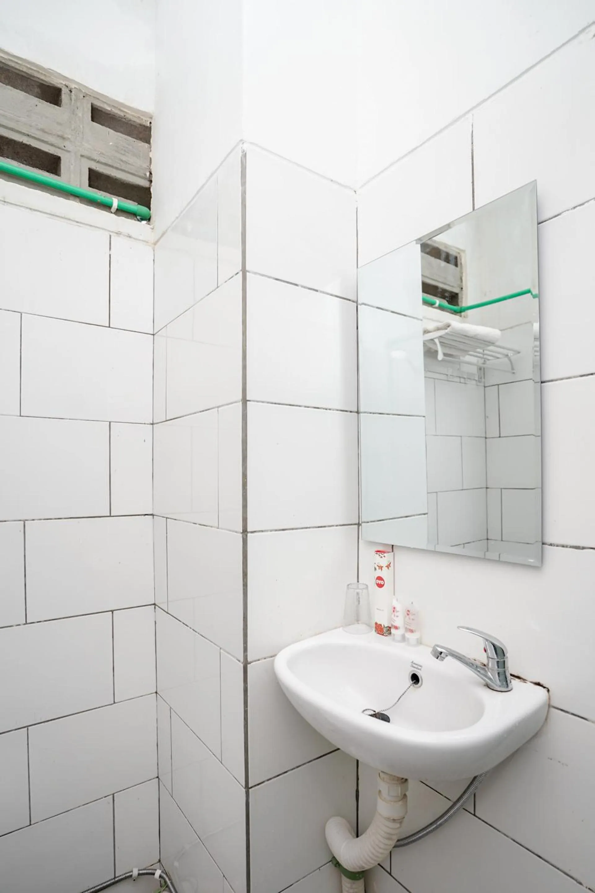 Bathroom in OYO 183 The Pipe House