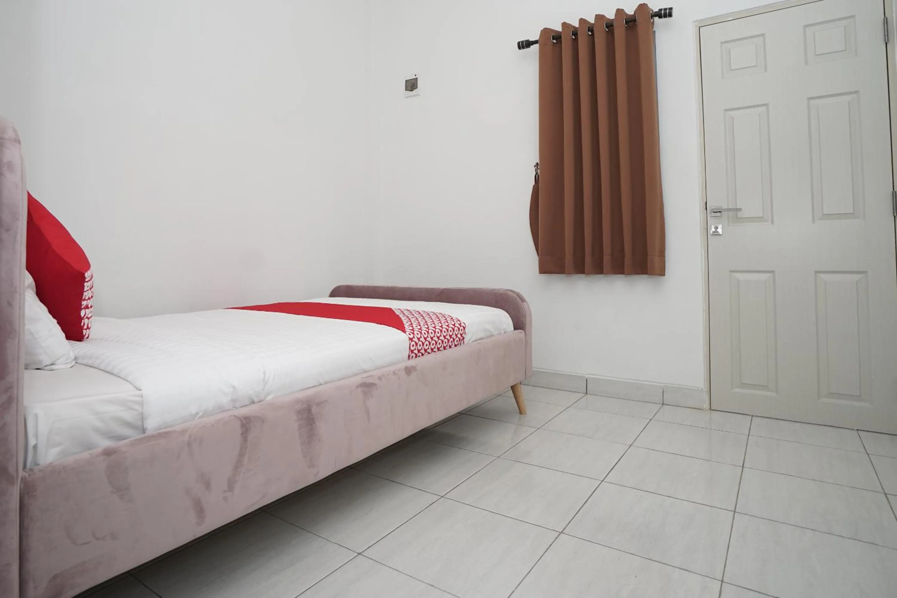 Bedroom in OYO 183 The Pipe House