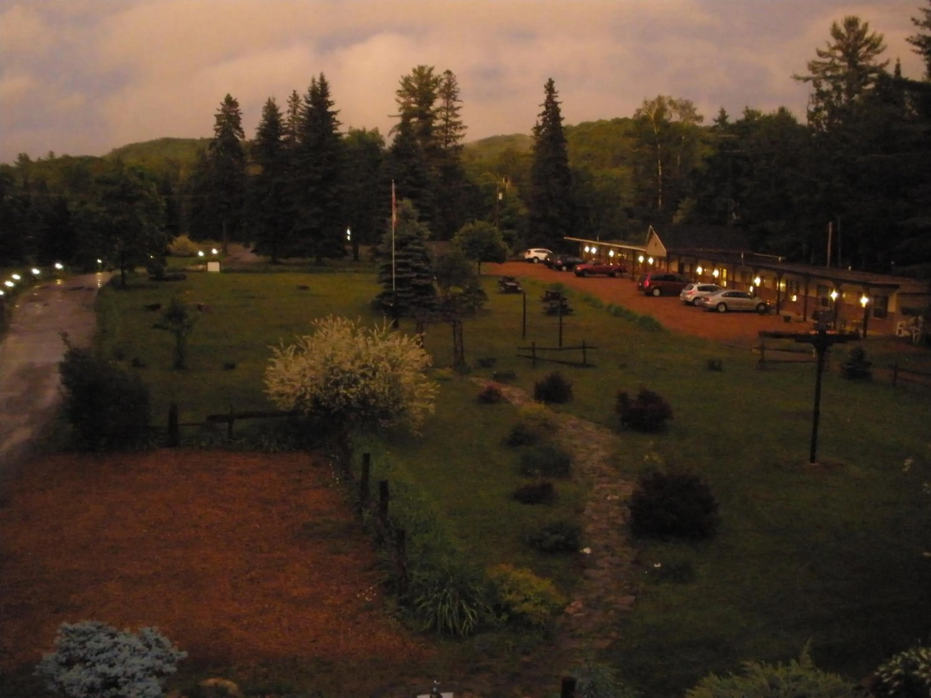 Area and facilities in Dwight Riverside Inn