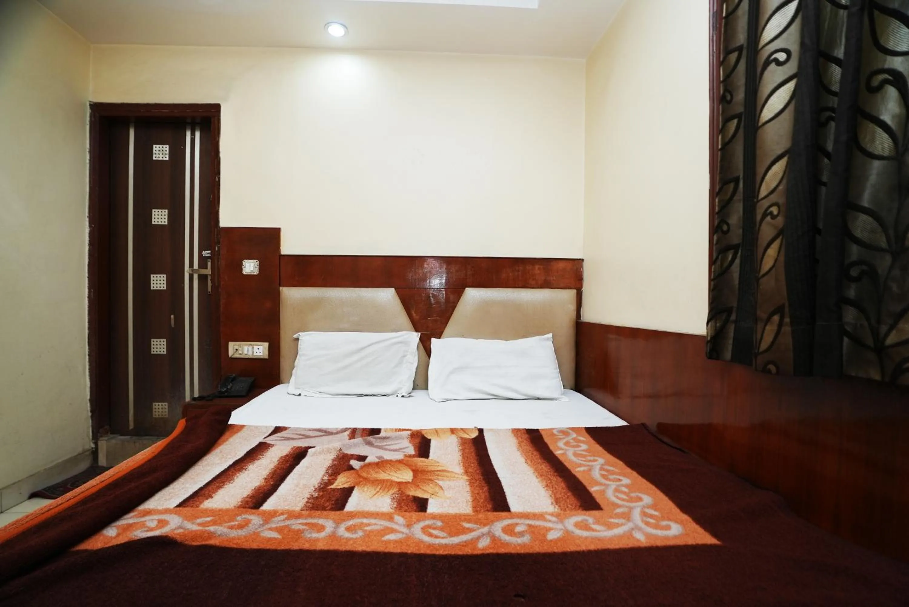 Hotel Ashirwad near New Delhi Railway Station, Paharganj