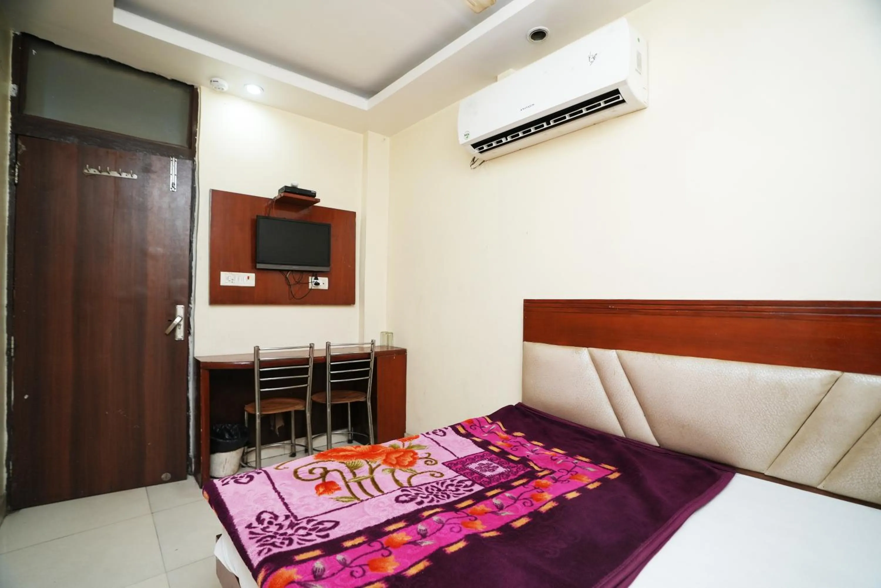 Hotel Ashirwad near New Delhi Railway Station, Paharganj