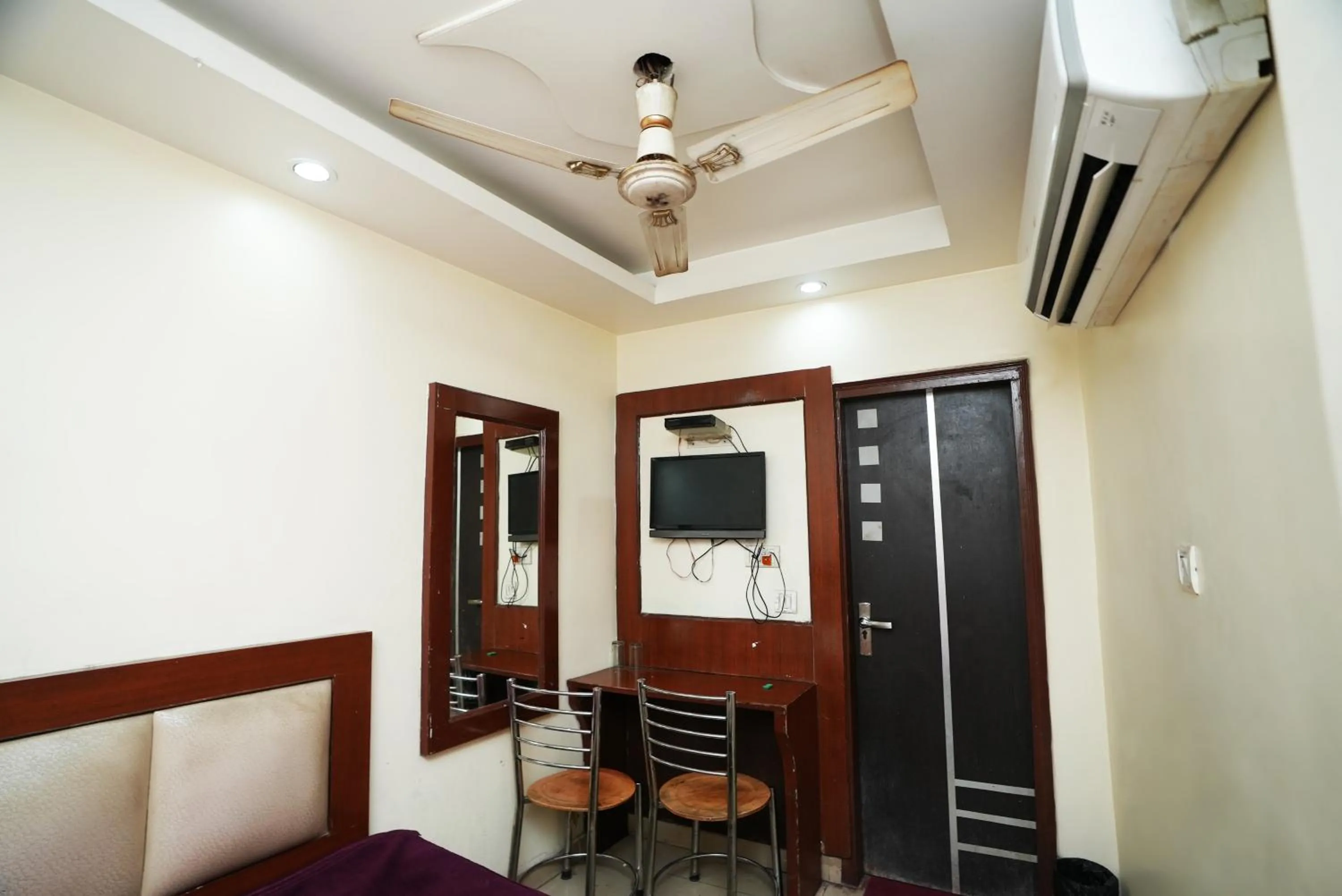 Hotel Ashirwad near New Delhi Railway Station, Paharganj