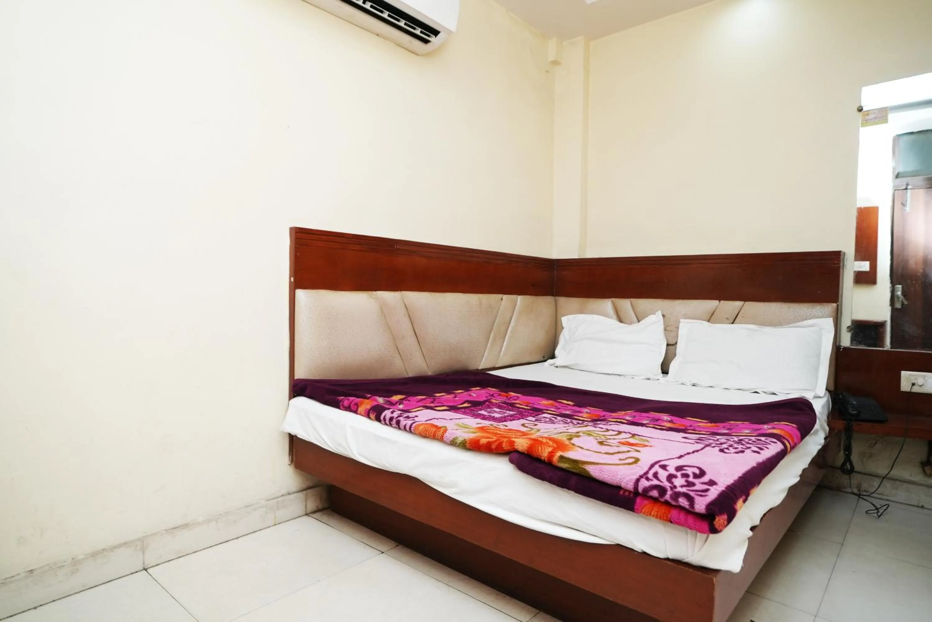 Hotel Ashirwad near New Delhi Railway Station, Paharganj