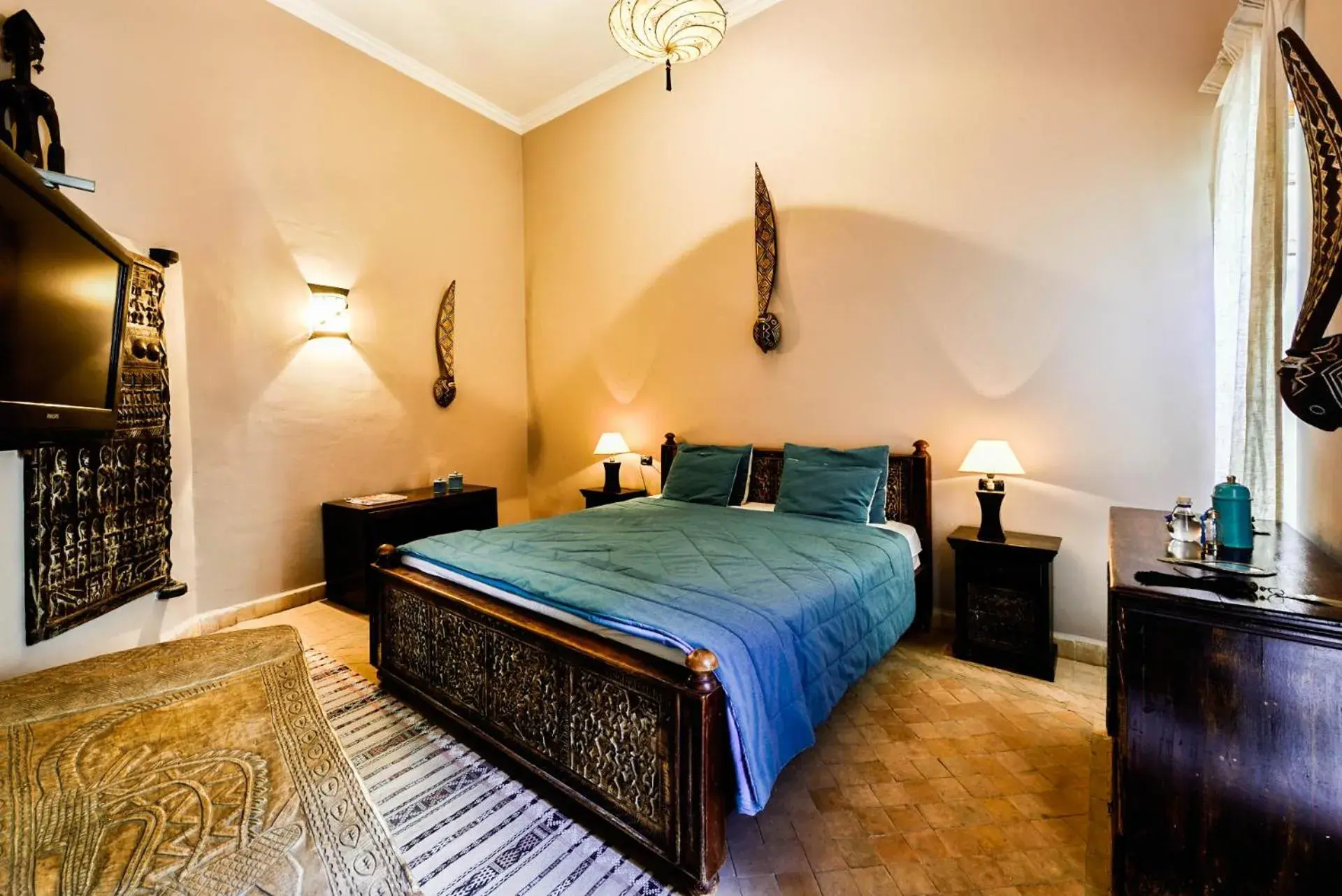 Photo of the whole room, Bed in Riad les Ammonites and Spa Photo of the whole room, Bed in Riad les Ammonites and Spa