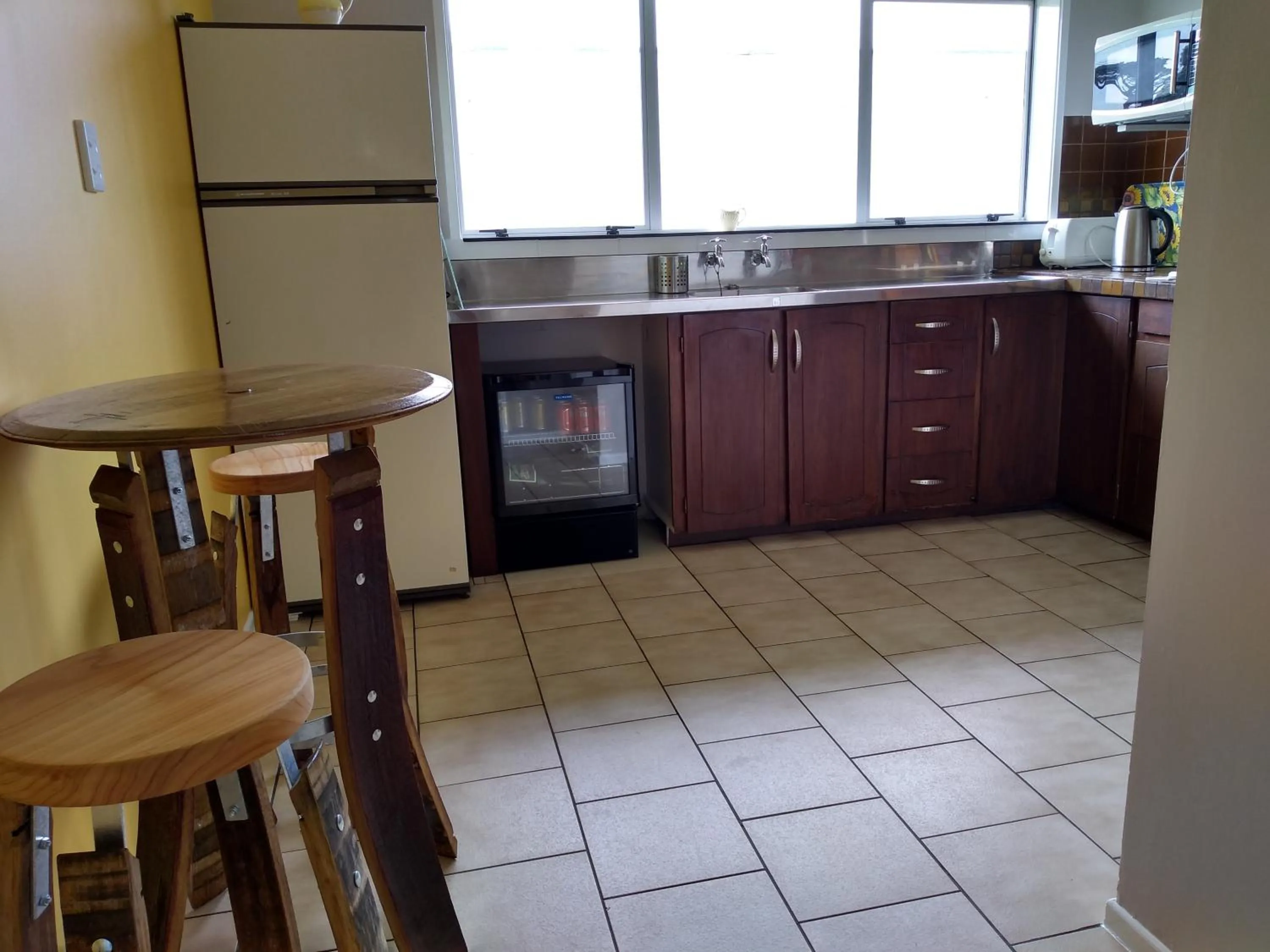 Communal kitchen in Ironsands B&B