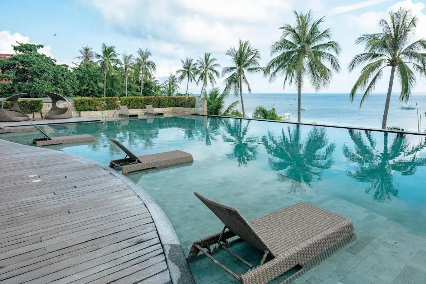 Swimming pool in Modala Beach Resort Swimming pool in Modala Beach Resort