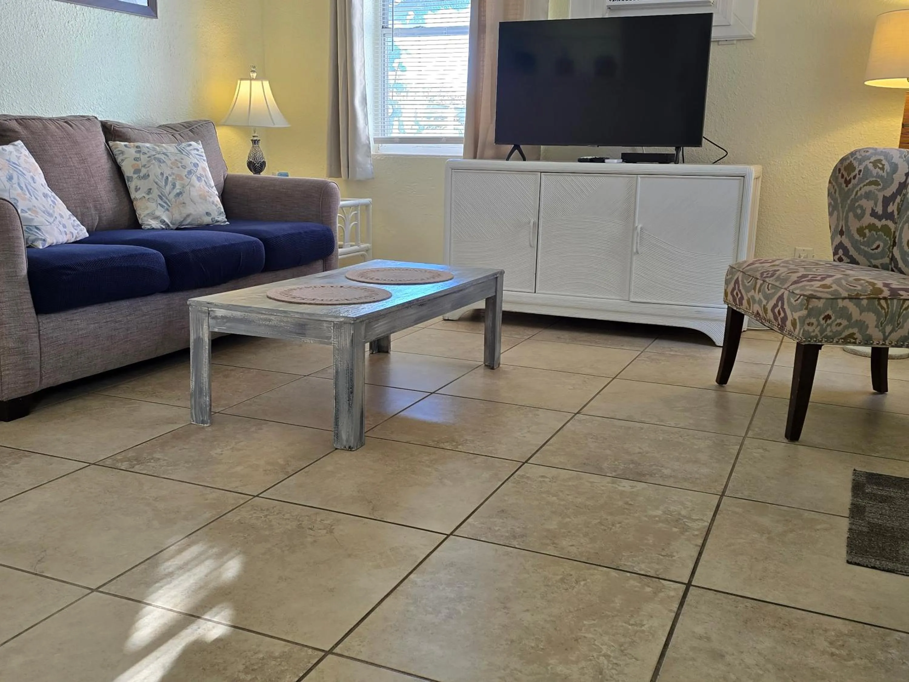 Living room in Oceanfront Sea Scape Motel