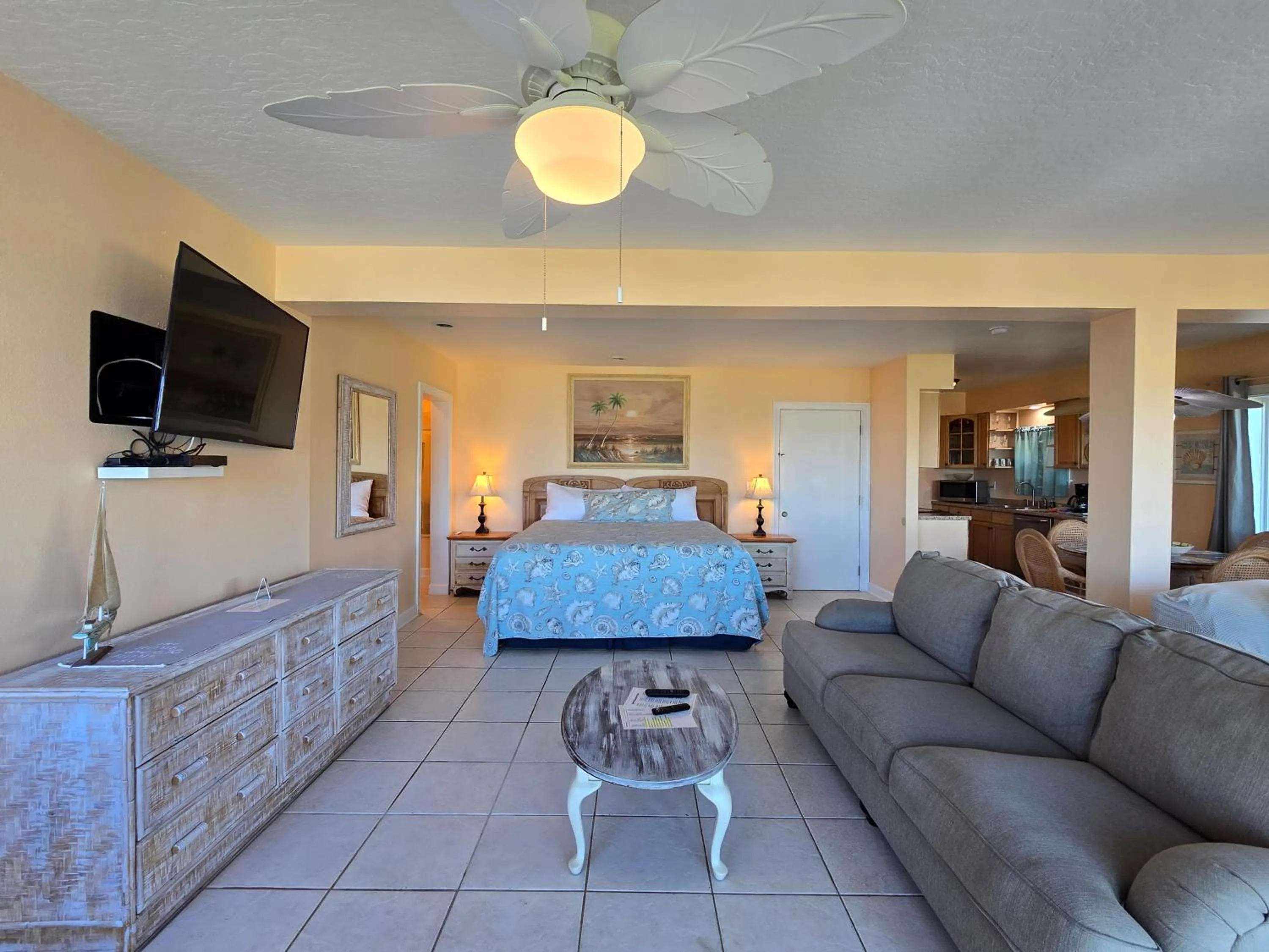 TV and multimedia in Oceanfront Sea Scape Motel