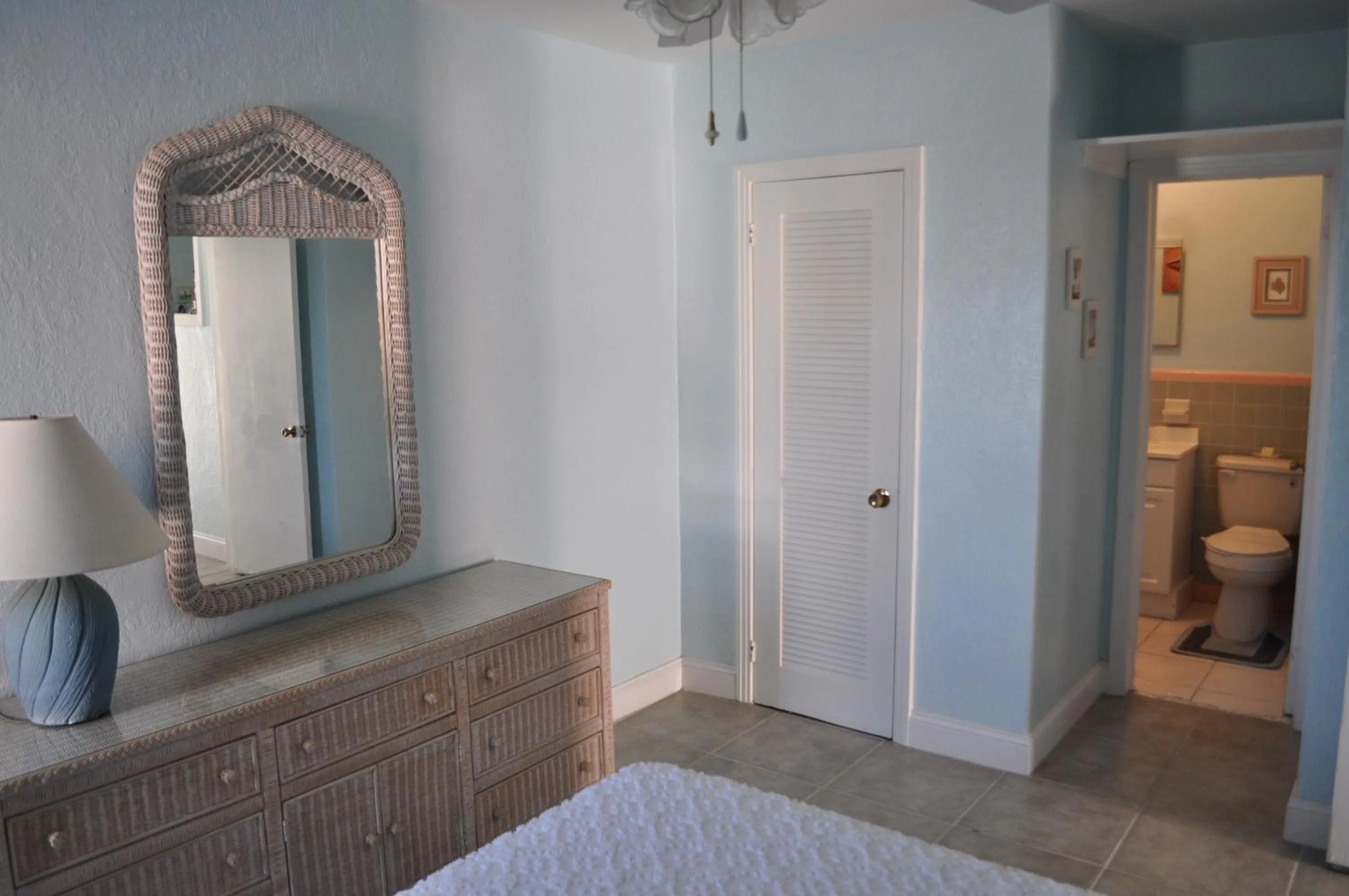 Bed in Oceanfront Sea Scape Motel