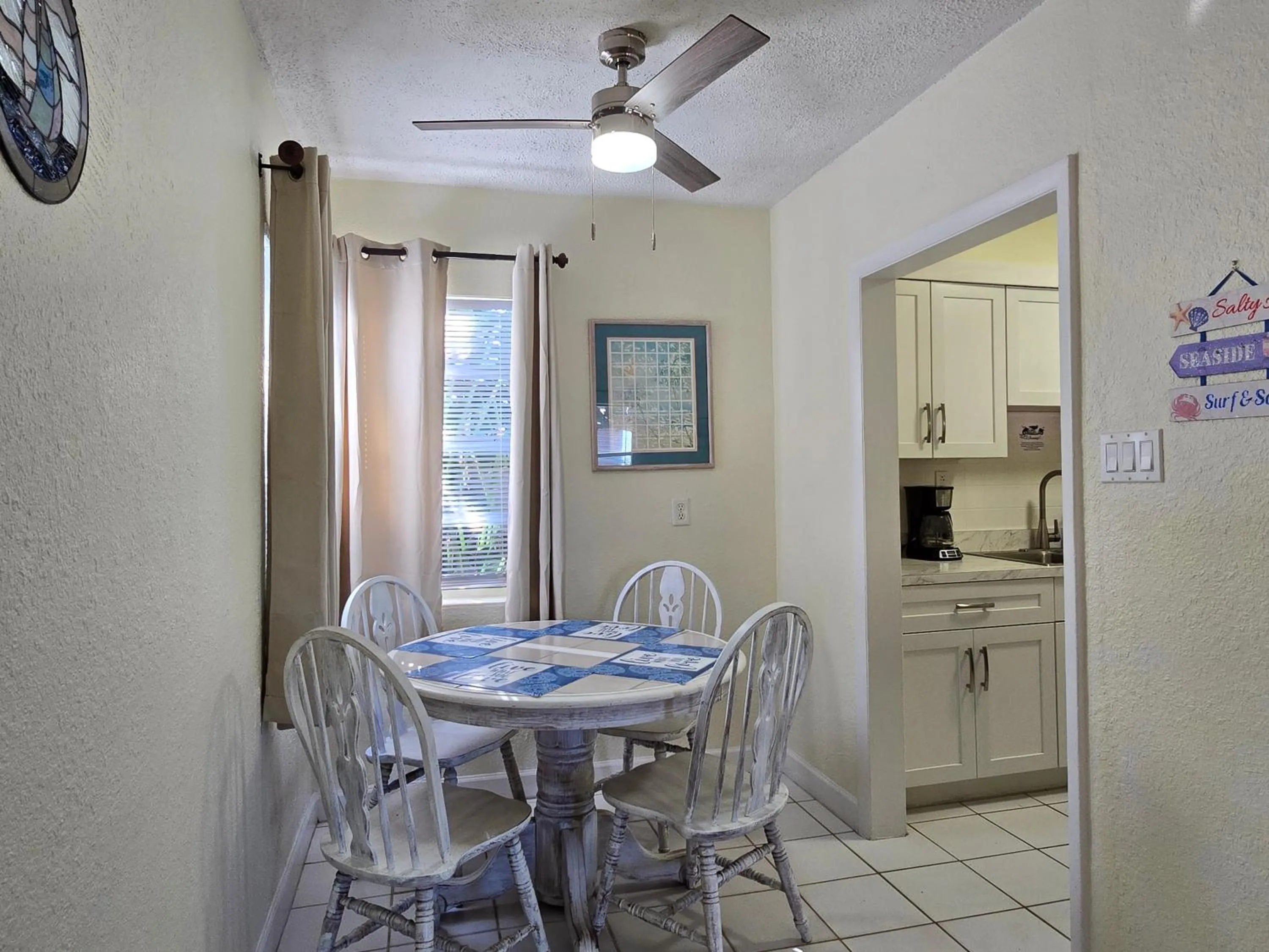 Dining area in Oceanfront Sea Scape Motel