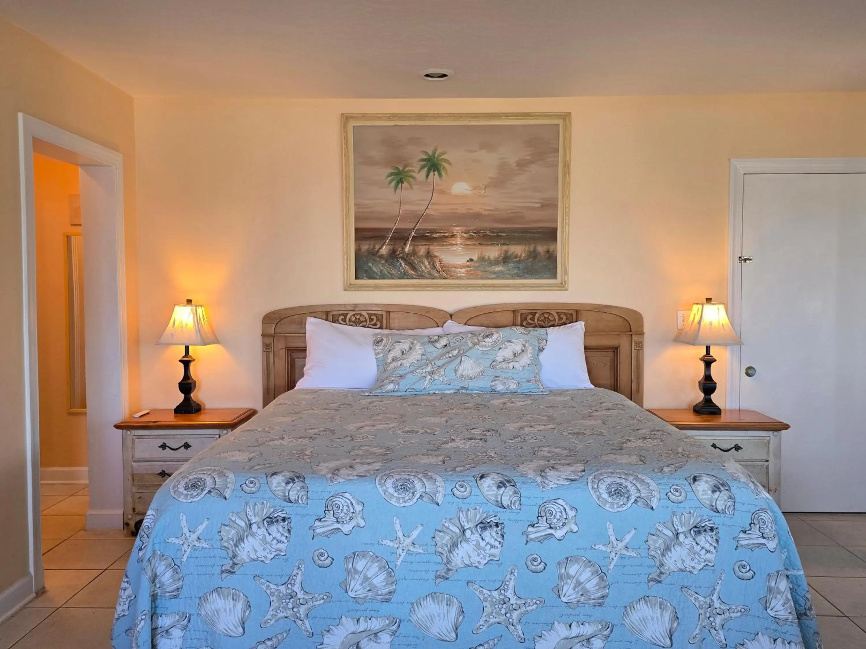 Bedroom, Bed in Oceanfront Sea Scape Motel