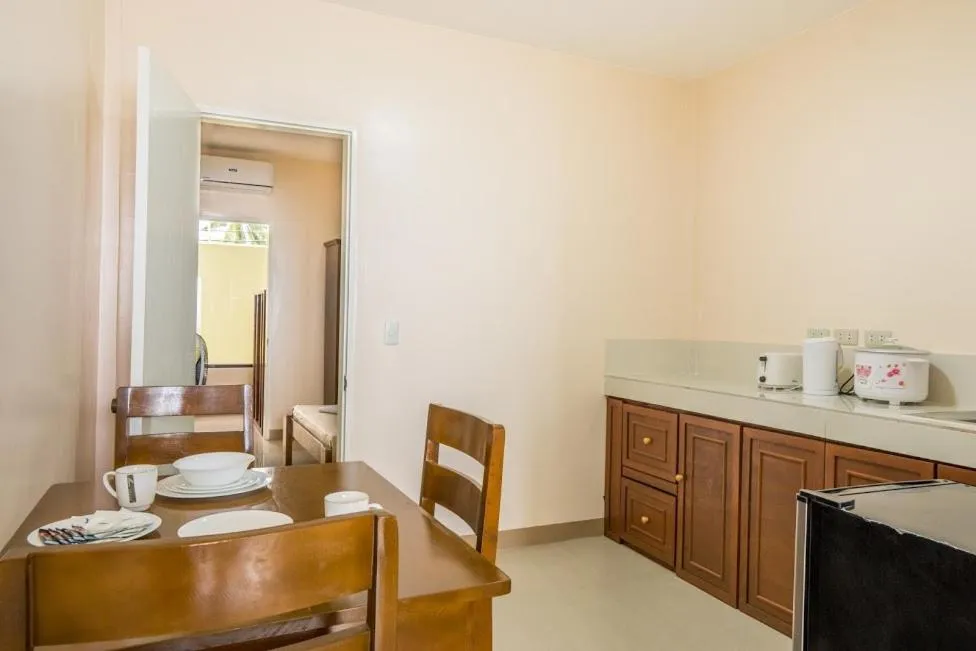 Kellocks' Seaview Apartelle