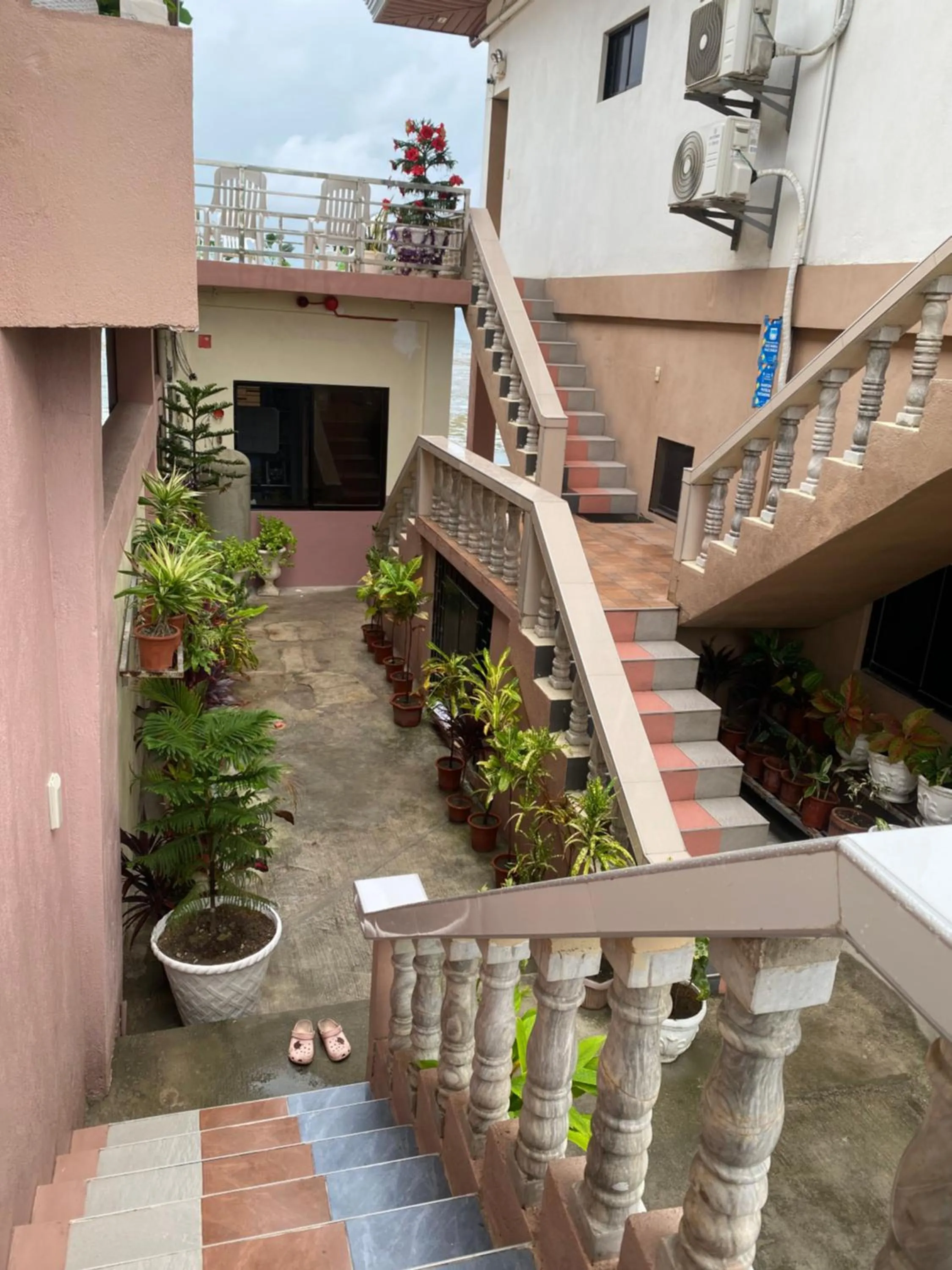 Kellocks' Seaview Apartelle