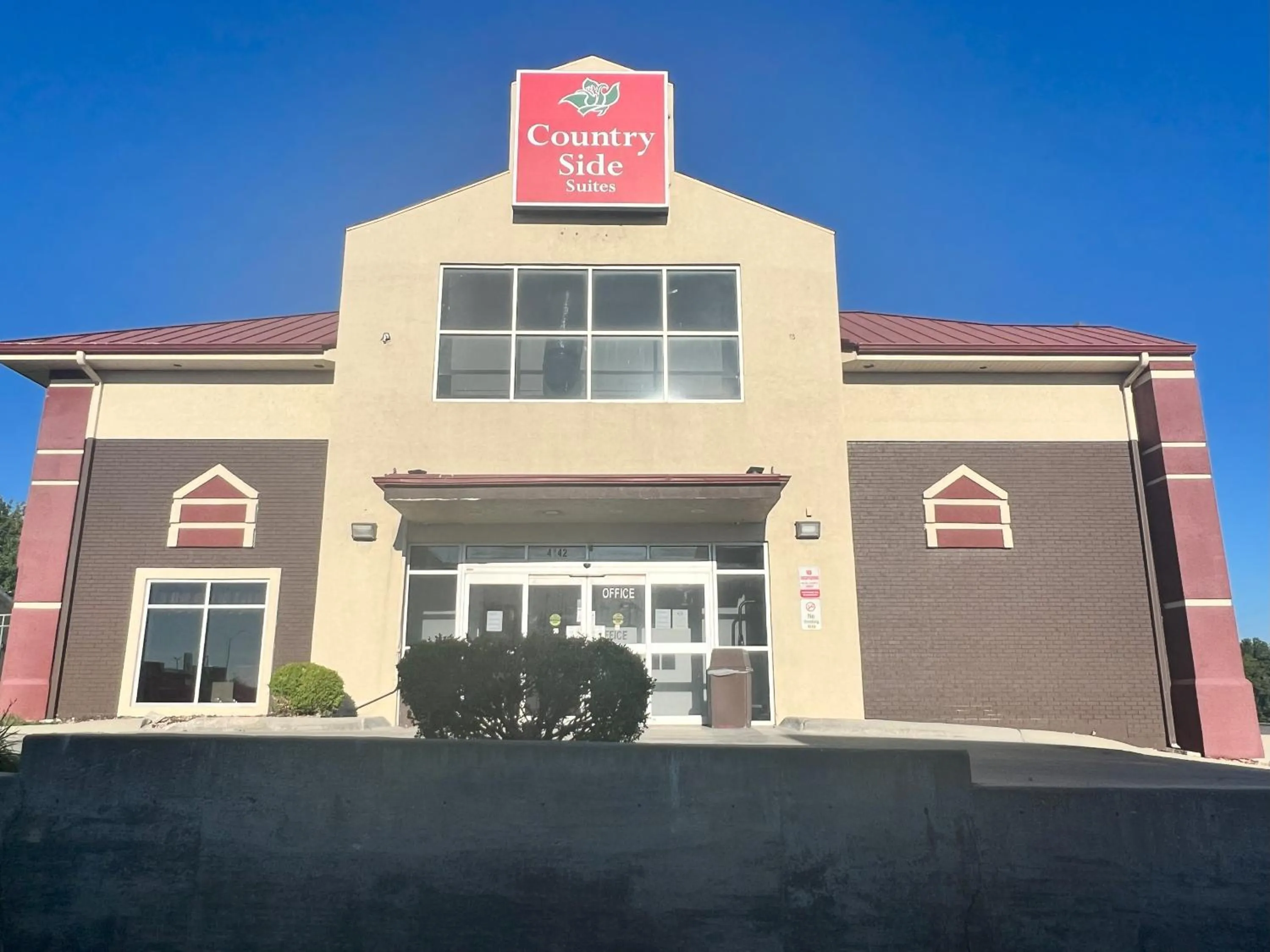 Property building in Countryside Suites Kansas City Independence I-70 East Sports Complex Hotel