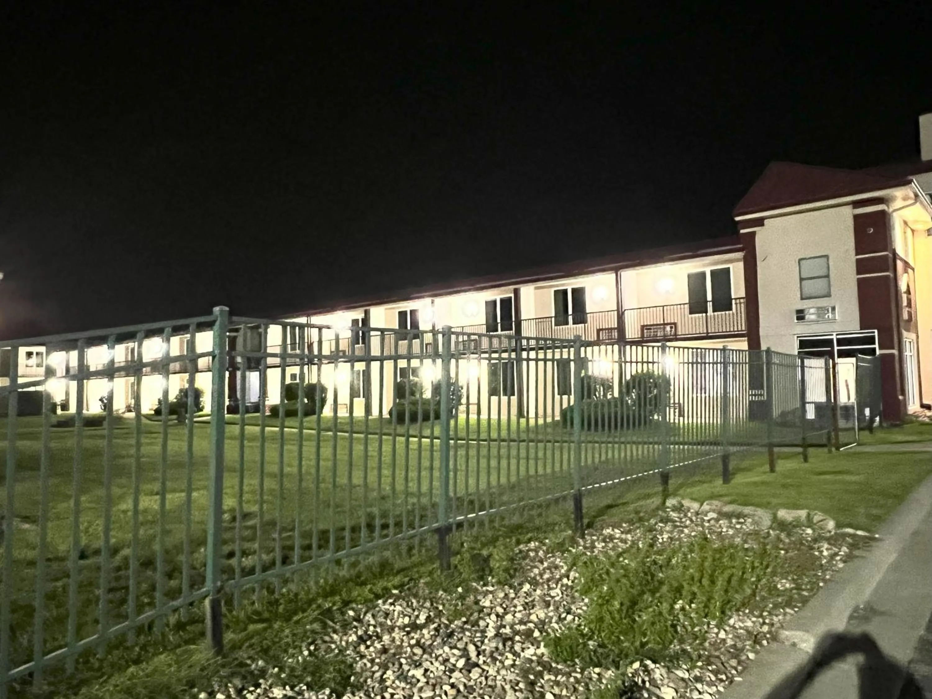 Garden in Countryside Suites Kansas City Independence I-70 East Sports Complex Hotel