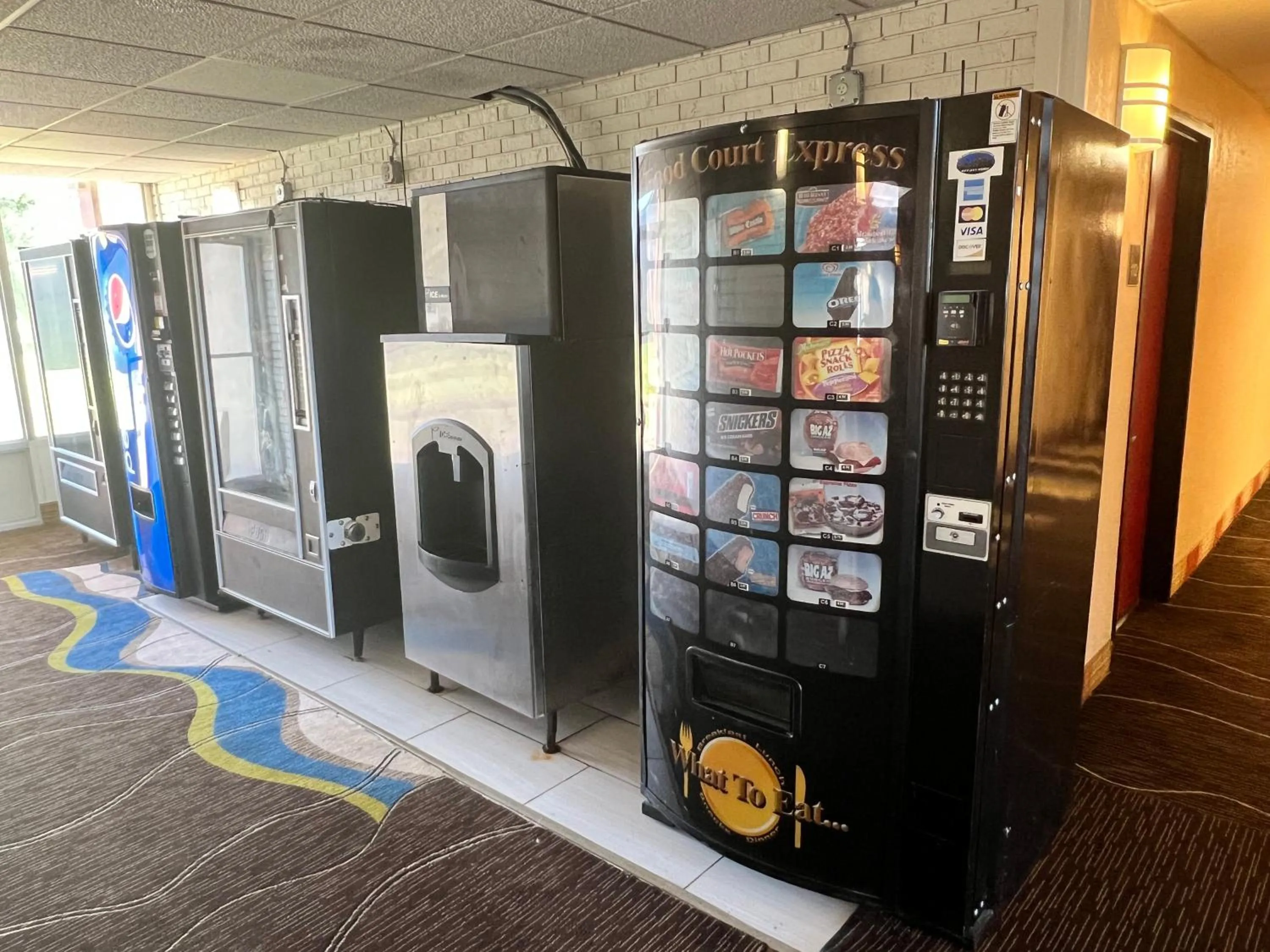 vending machine in Countryside Suites Kansas City Independence I-70 East Sports Complex Hotel