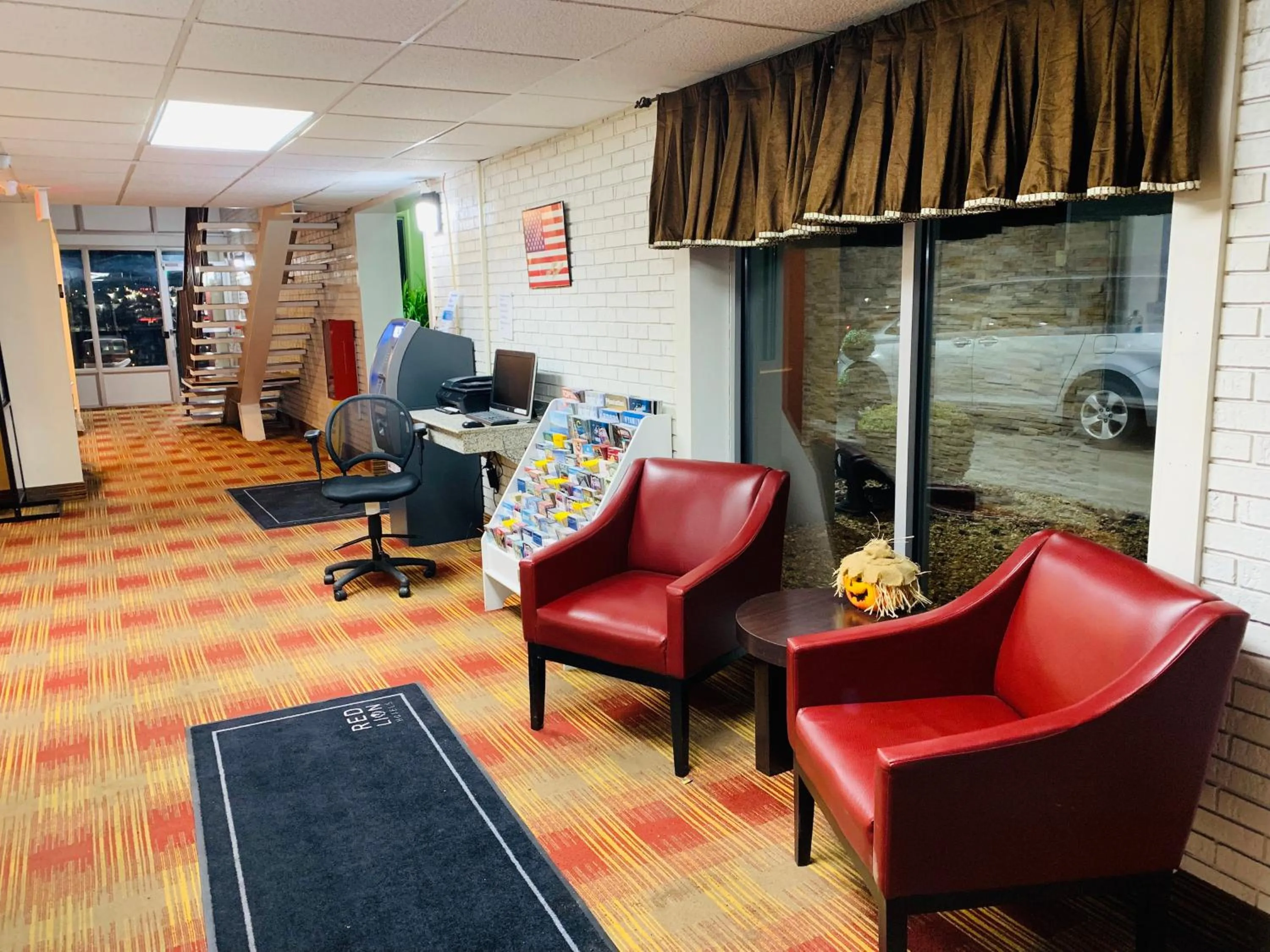 Seating area in Countryside Suites Kansas City Independence I-70 East Sports Complex Hotel