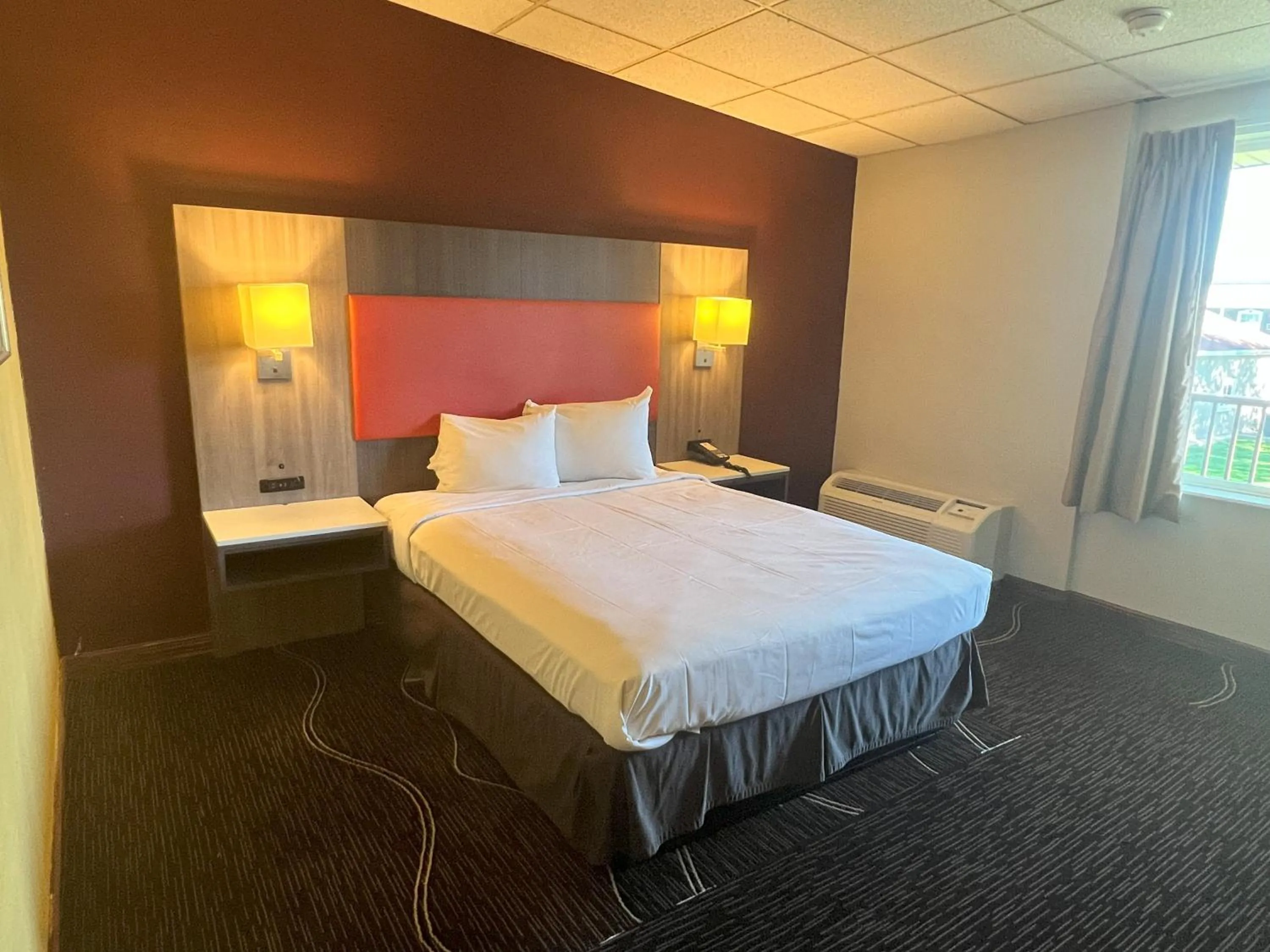 Bed in Countryside Suites Kansas City Independence I-70 East Sports Complex Hotel