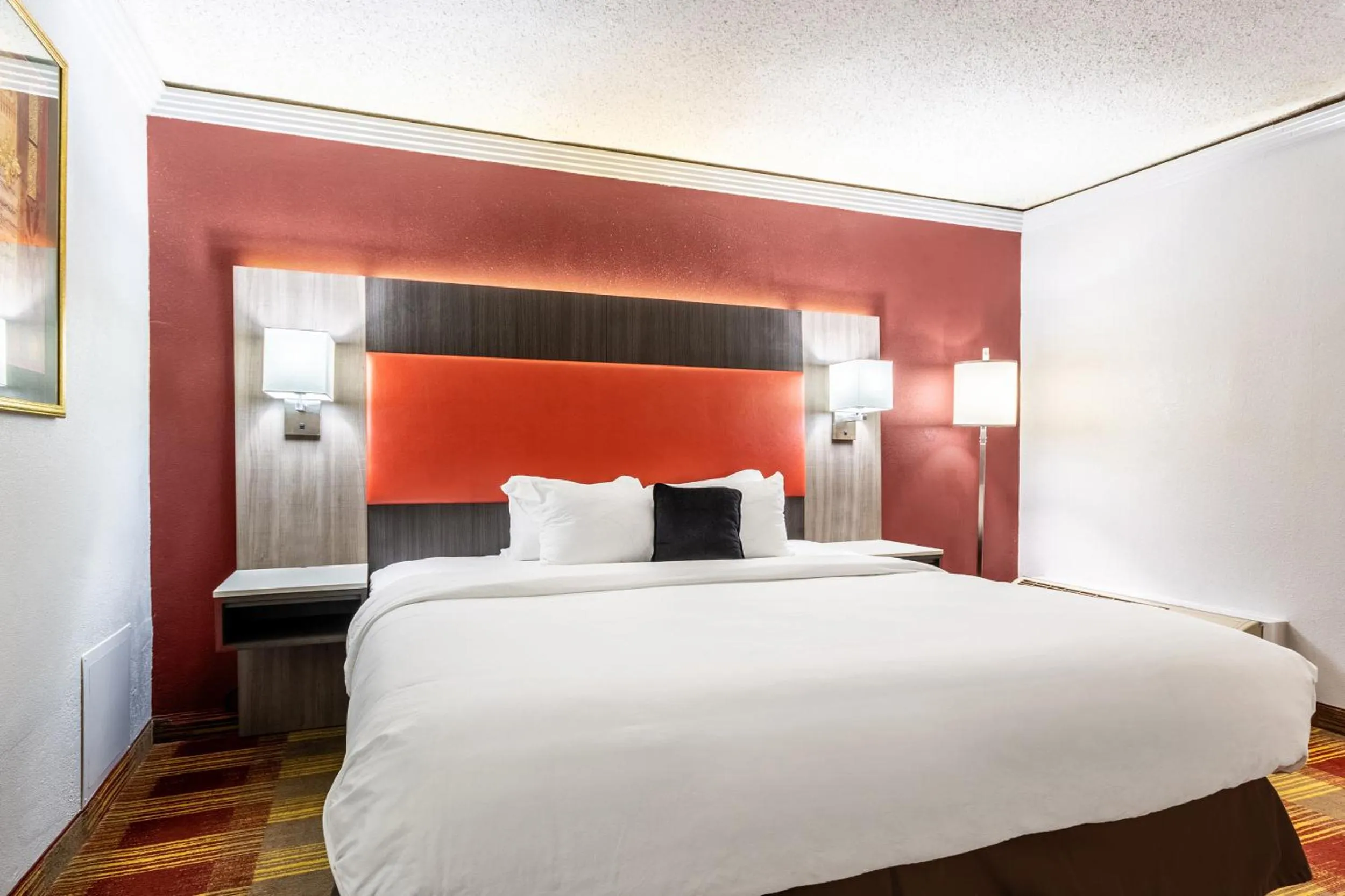 Bed in Countryside Suites Kansas City Independence I-70 East Sports Complex Hotel