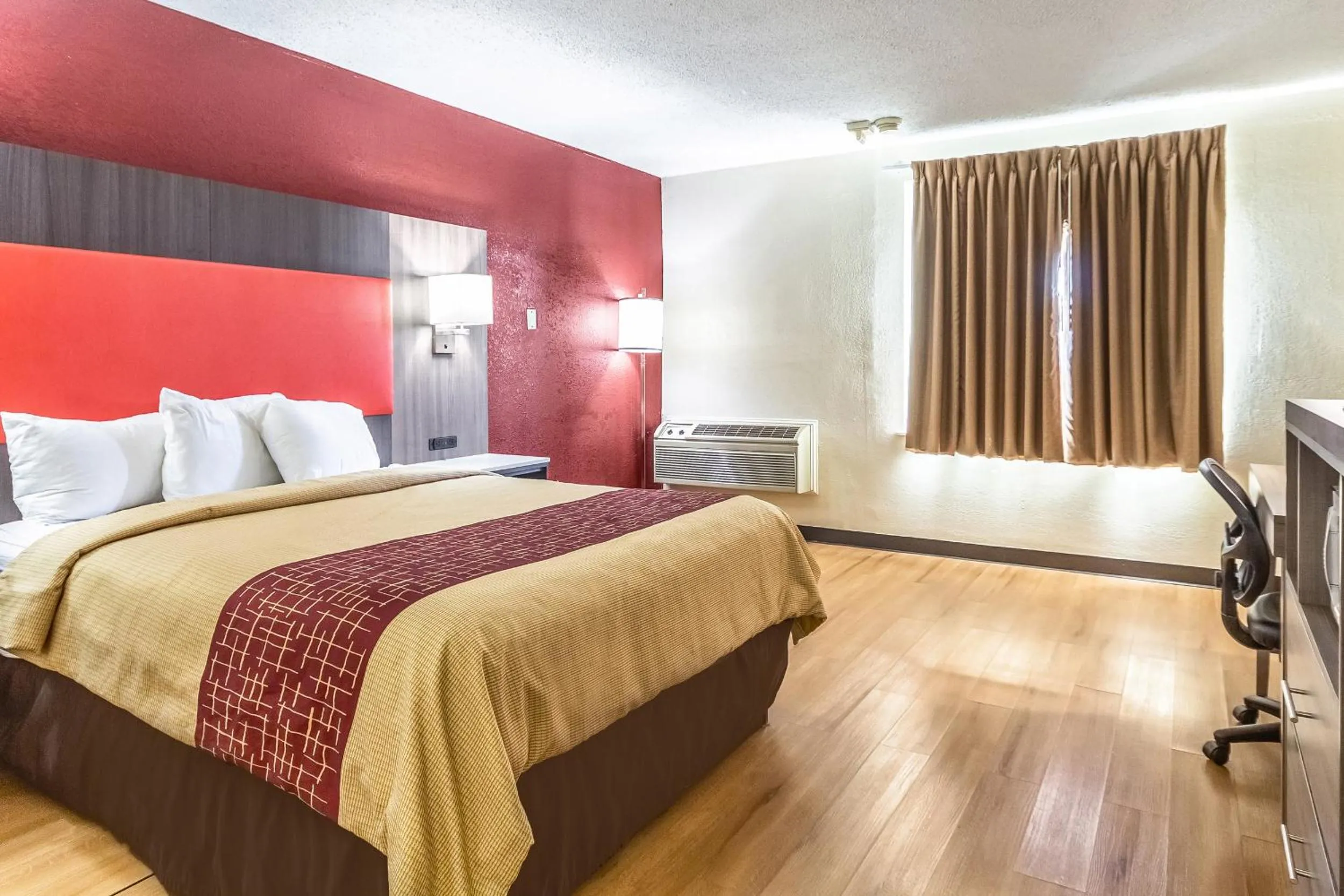 Bed in Countryside Suites Kansas City Independence I-70 East Sports Complex Hotel