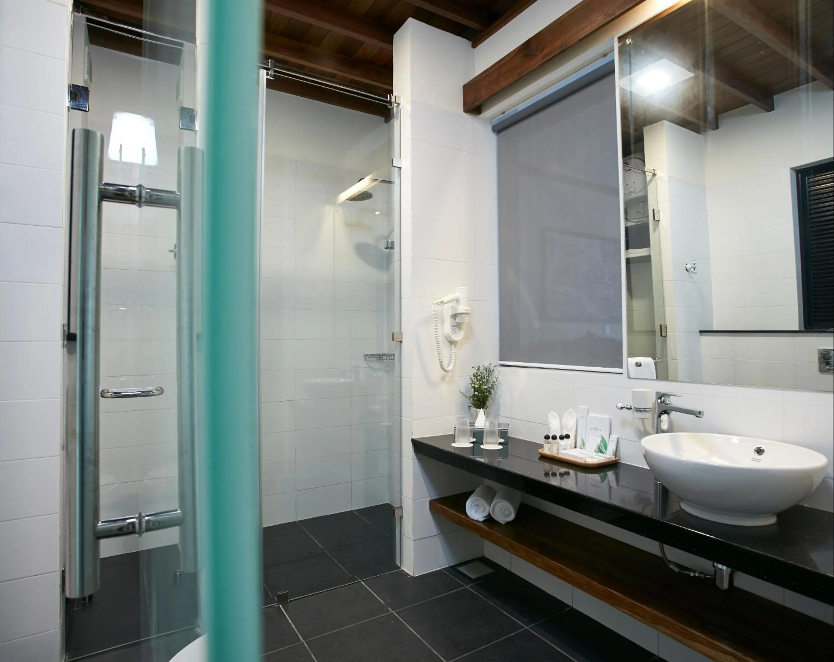 Shower in The Argyle Luxury Boutique