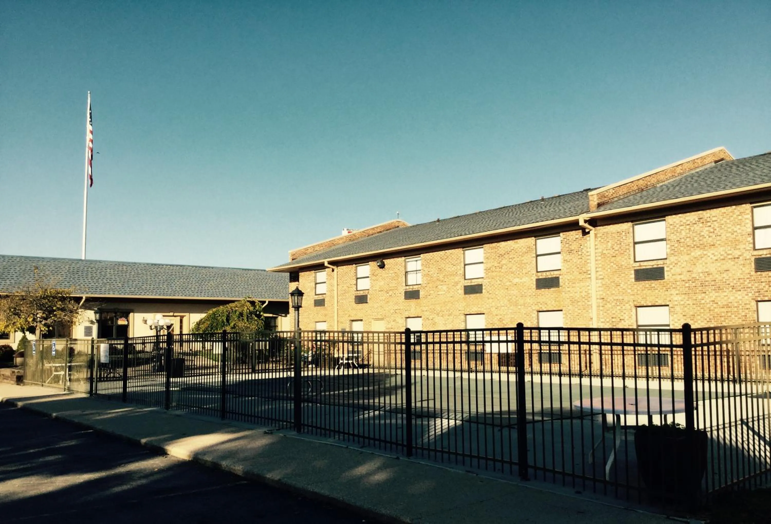 Property building in American Inn North Kansas City