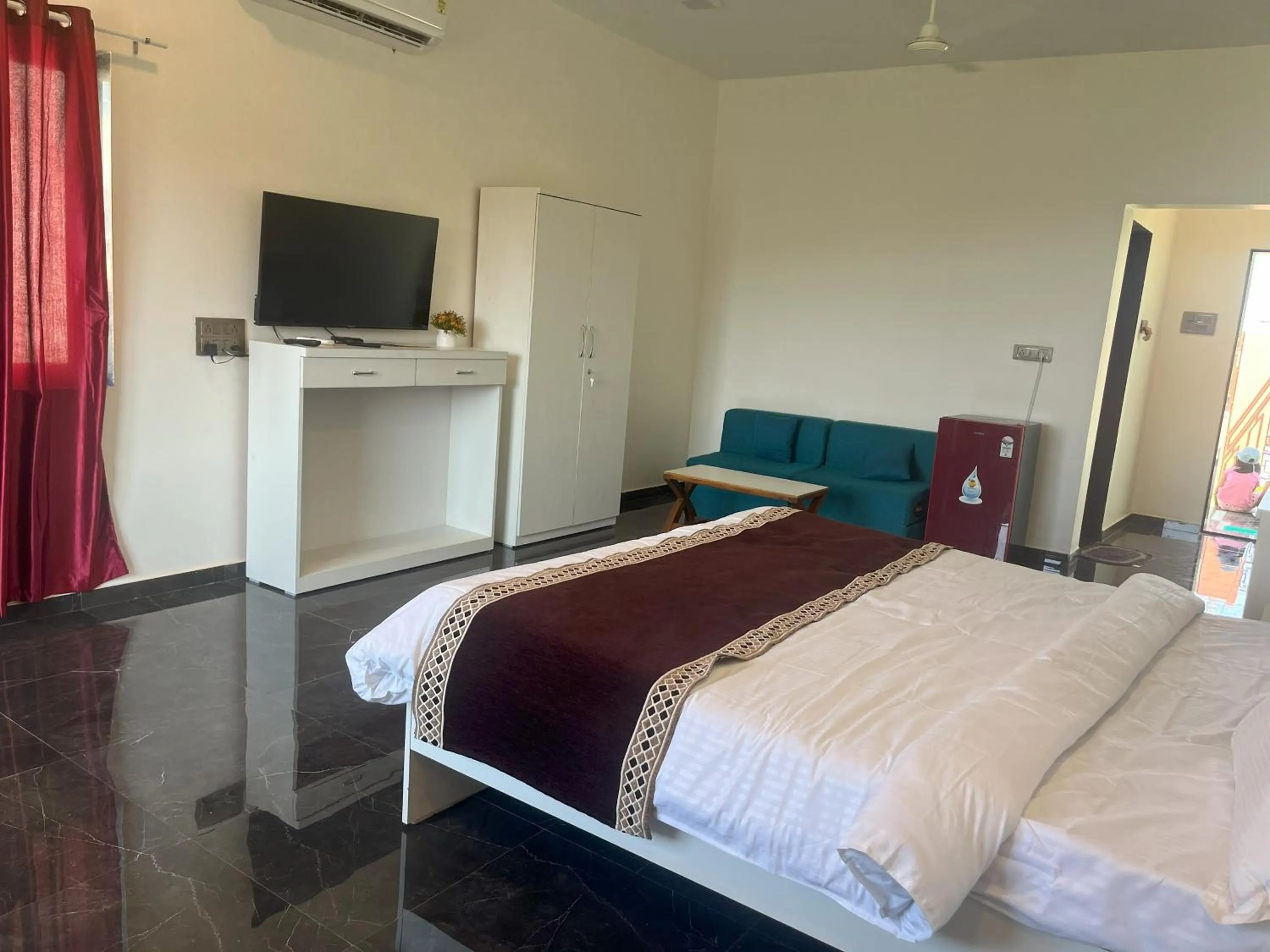 Bed in Mango Valley Resort Ganpatipule