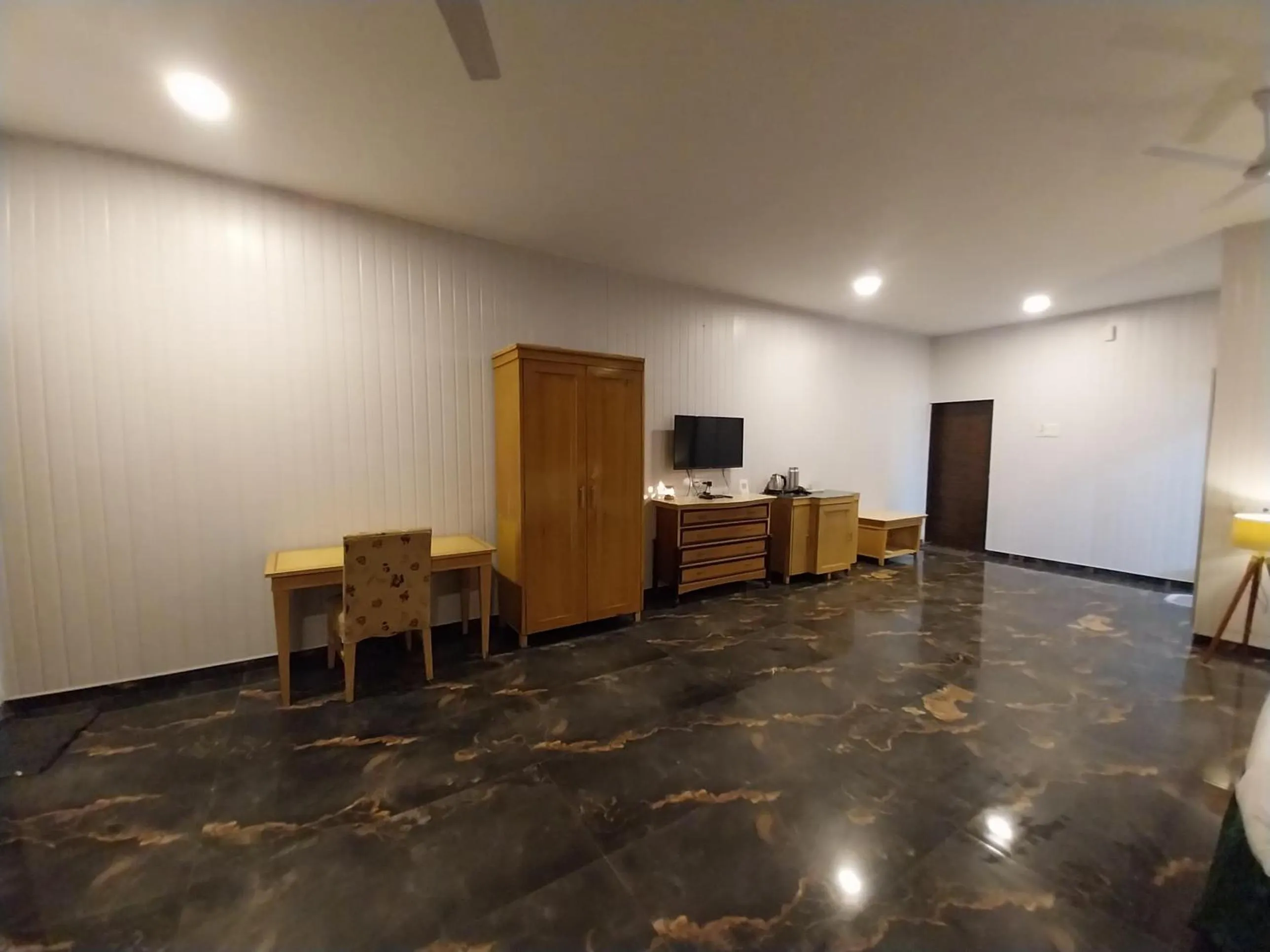 TV and multimedia in Mango Valley Resort Ganpatipule