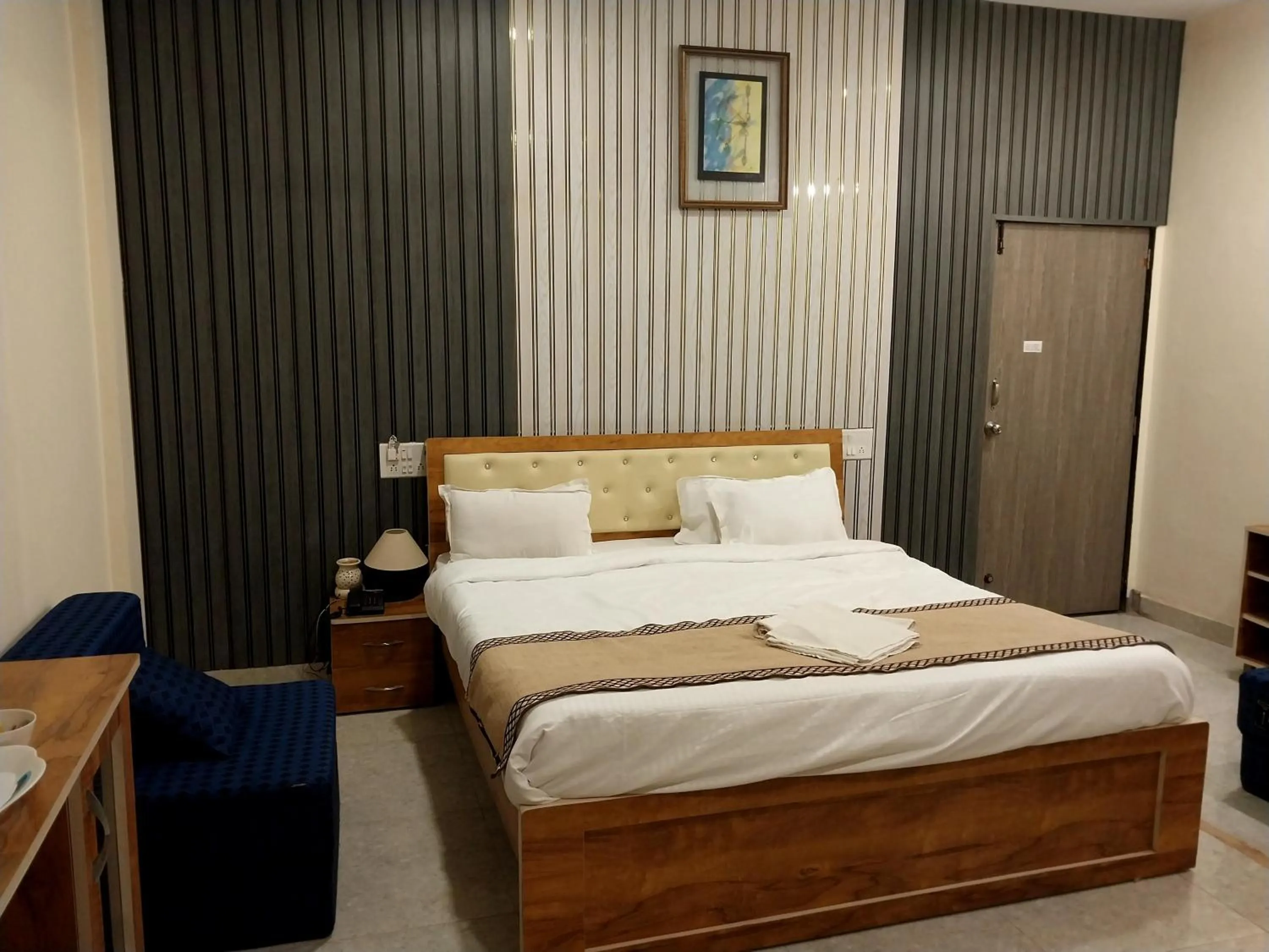 Bed in Mango Valley Resort Ganpatipule