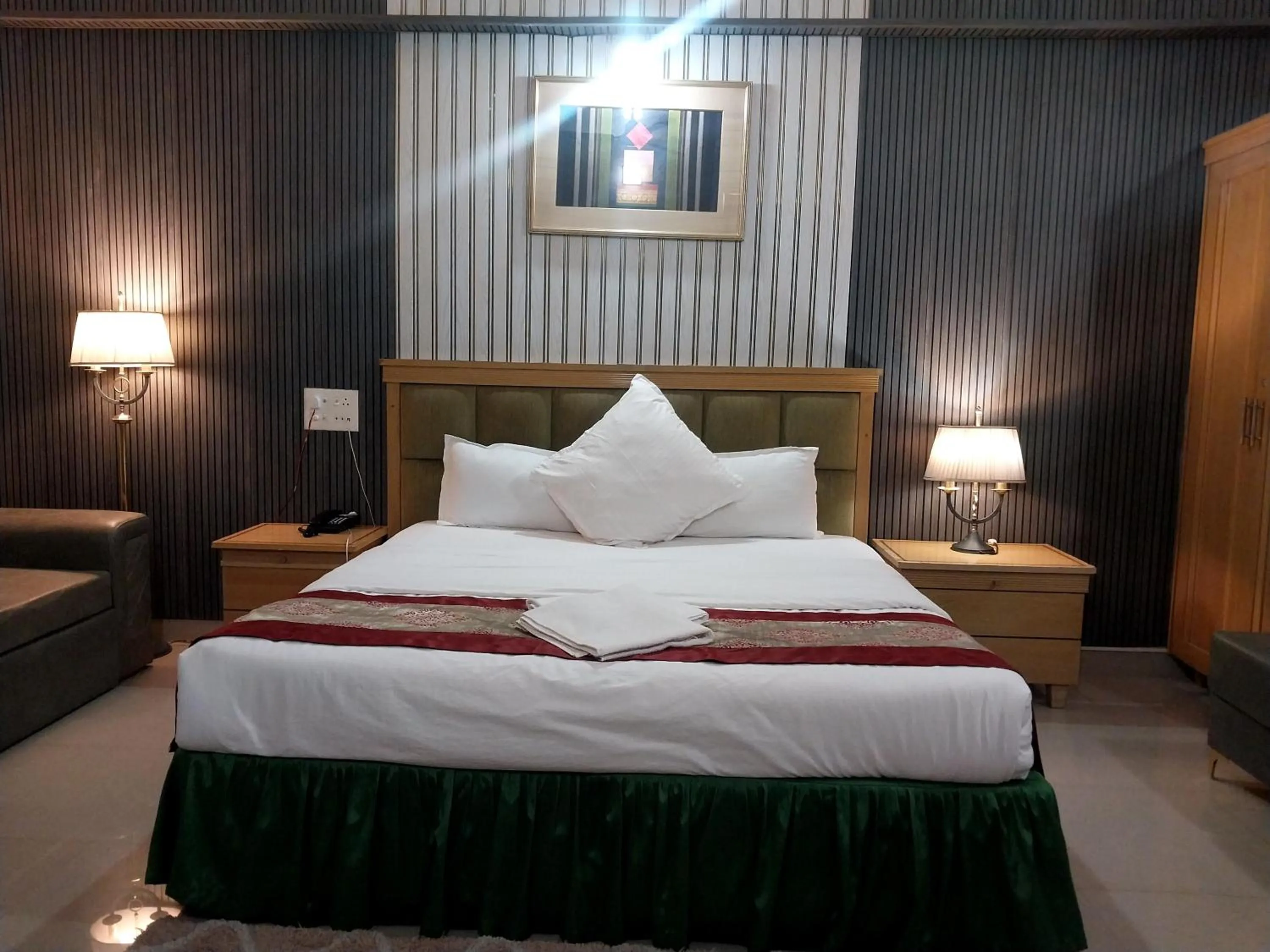 Bed in Mango Valley Resort Ganpatipule