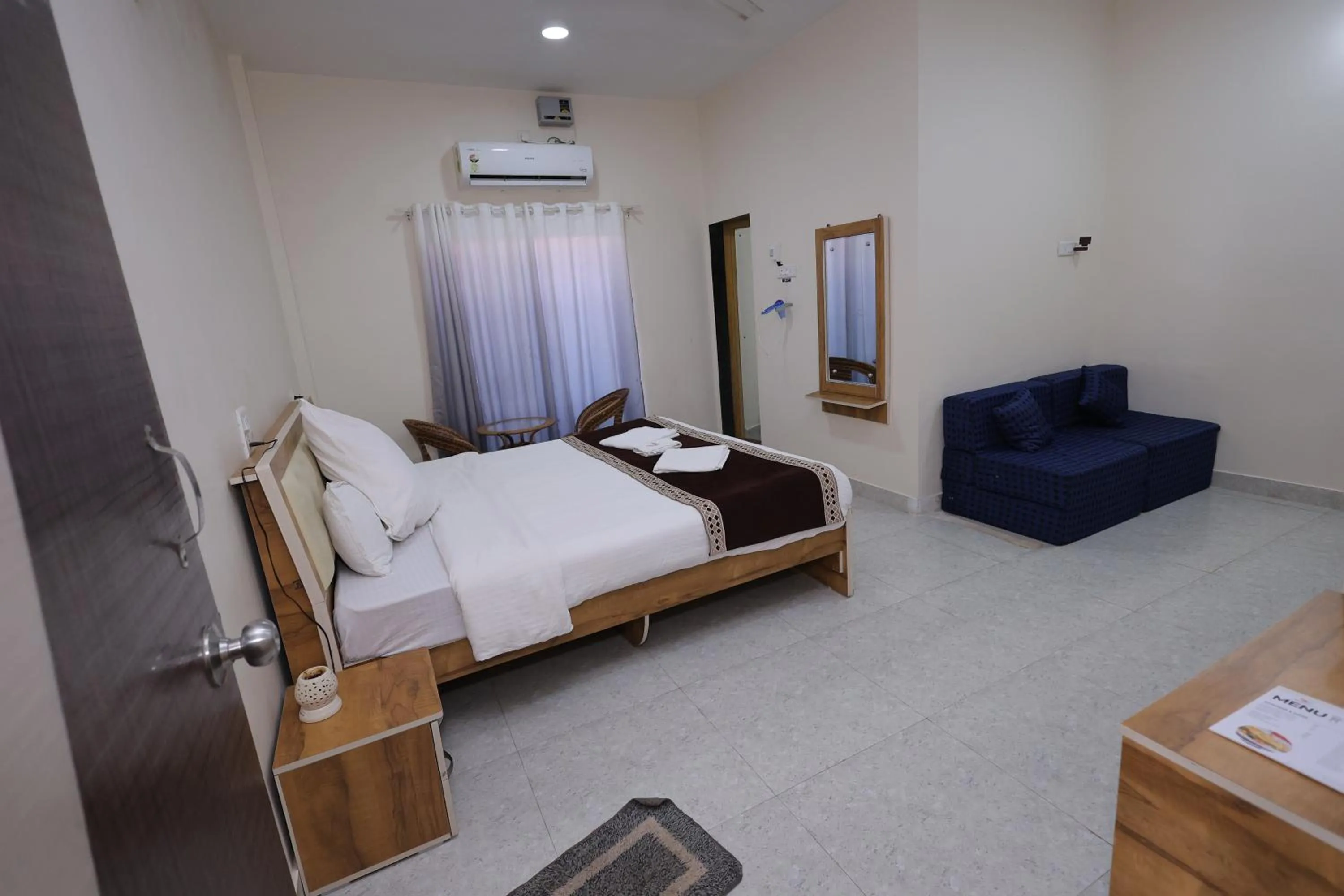 Bedroom, Bed in Mango Valley Resort Ganpatipule