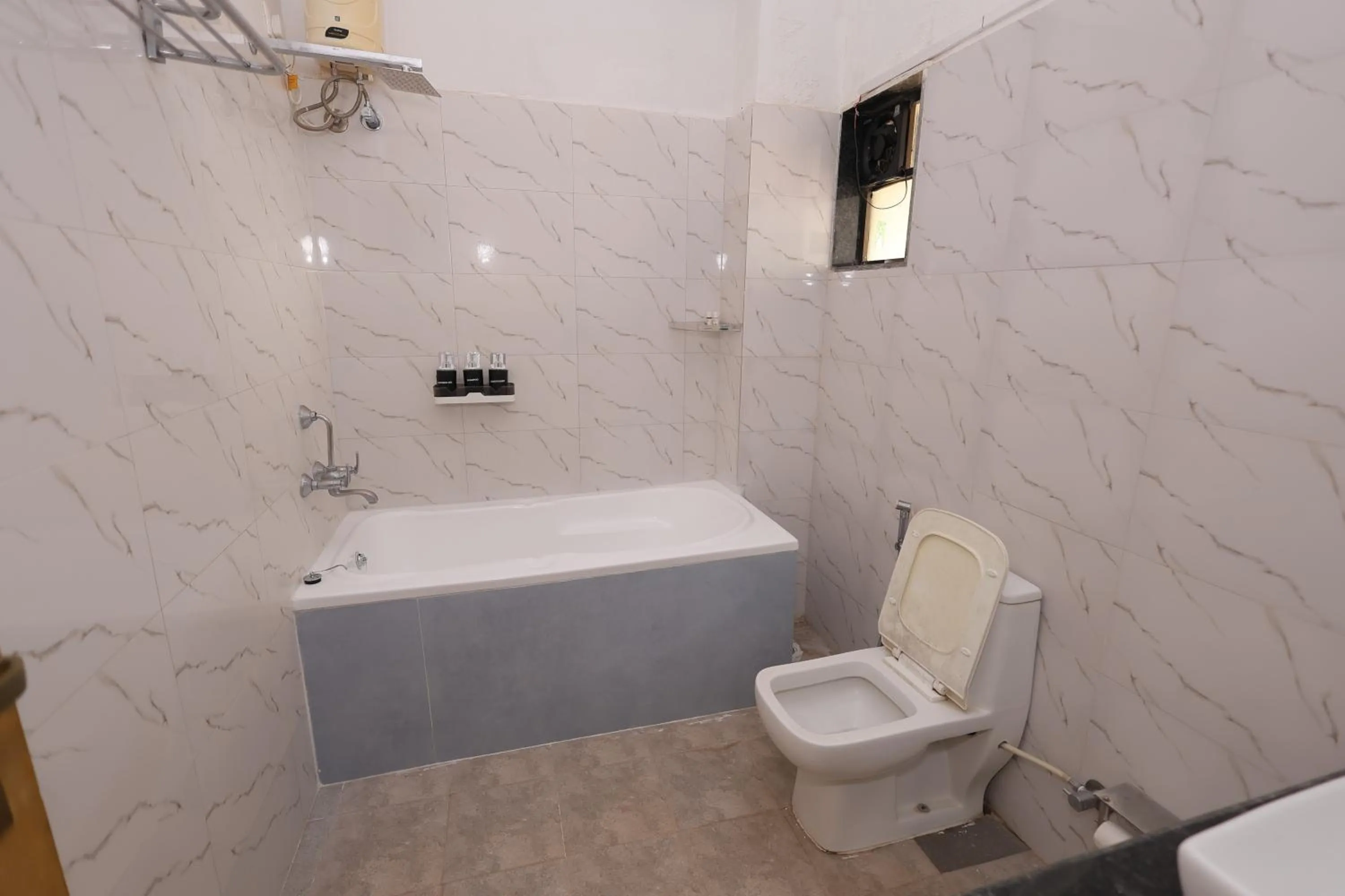 Bath in Mango Valley Resort Ganpatipule