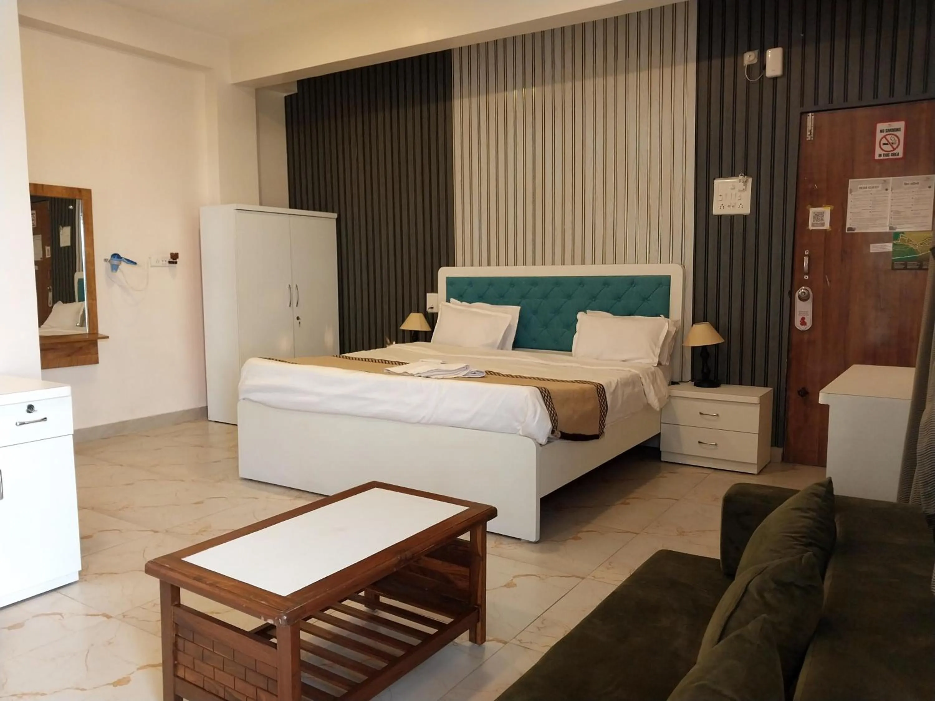 Photo of the whole room, Bed in Mango Valley Resort Ganpatipule