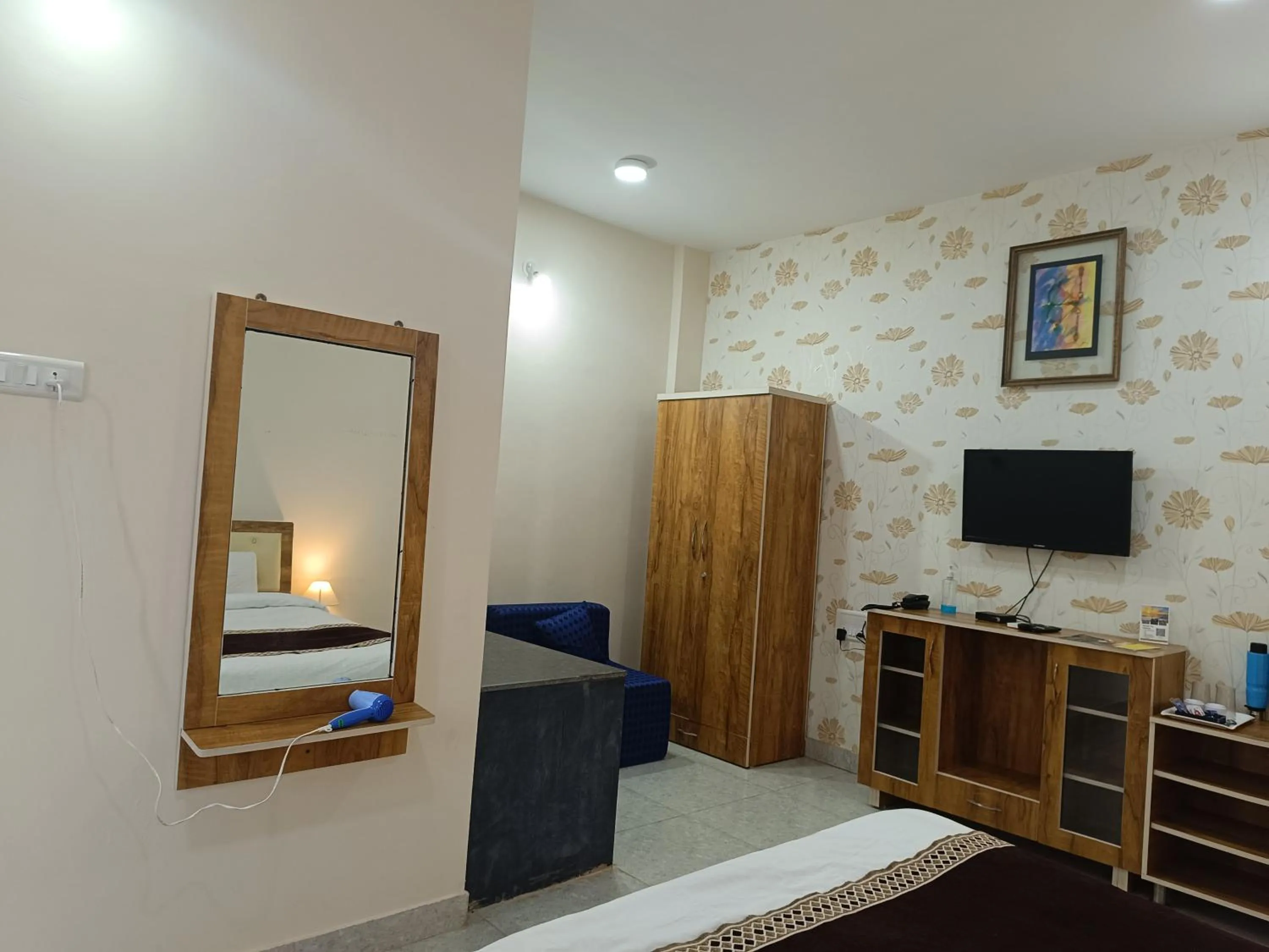 TV and multimedia in Mango Valley Resort Ganpatipule